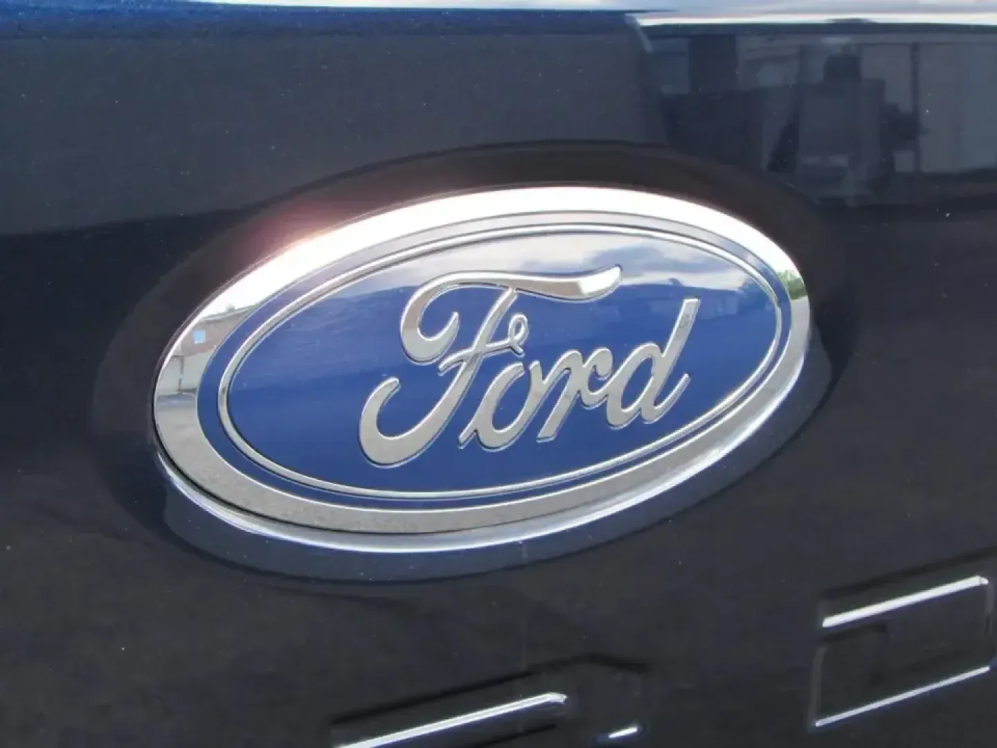 2024 /Black Onyx Ford F-350SD Lariat (1FT8X3BN1RE) with an 7.3L V8 OHV 16V engine, 6A transmission, located at 12836 Highway 21, De Soto, MO, 63020, (636) 337-7777, 38.151867, -90.575615 - When your weekends revolve around hauling, towing, and getting the job (or the adventure) done without second-guessing your truck, this 2024 Ford F-350 Super Duty Lariat is built for the lifestyle. Whether you're pulling a trailer out toward the backroads, loading up supplies for a worksite, or plan - Photo#33