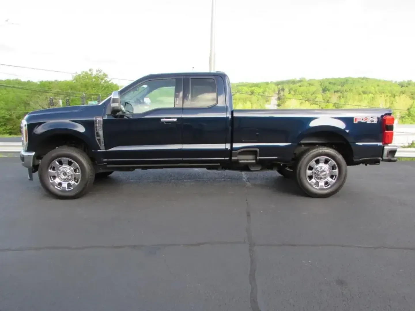 2024 /Black Onyx Ford F-350SD Lariat (1FT8X3BN1RE) with an 7.3L V8 OHV 16V engine, 6A transmission, located at 12836 Highway 21, De Soto, MO, 63020, (636) 337-7777, 38.151867, -90.575615 - When your weekends revolve around hauling, towing, and getting the job (or the adventure) done without second-guessing your truck, this 2024 Ford F-350 Super Duty Lariat is built for the lifestyle. Whether you're pulling a trailer out toward the backroads, loading up supplies for a worksite, or plan - Photo#3
