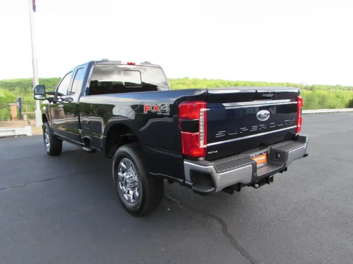 2024 /Black Onyx Ford F-350SD Lariat (1FT8X3BN1RE) with an 7.3L V8 OHV 16V engine, 6A transmission, located at 12836 Highway 21, De Soto, MO, 63020, (636) 337-7777, 38.151867, -90.575615 - When your weekends revolve around hauling, towing, and getting the job (or the adventure) done without second-guessing your truck, this 2024 Ford F-350 Super Duty Lariat is built for the lifestyle. Whether you're pulling a trailer out toward the backroads, loading up supplies for a worksite, or plan - Photo#4