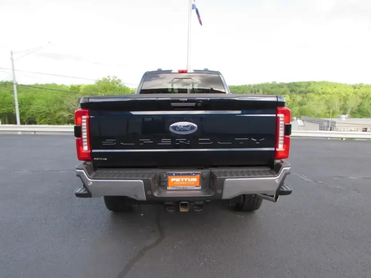 2024 /Black Onyx Ford F-350SD Lariat (1FT8X3BN1RE) with an 7.3L V8 OHV 16V engine, 6A transmission, located at 12836 Highway 21, De Soto, MO, 63020, (636) 337-7777, 38.151867, -90.575615 - When your weekends revolve around hauling, towing, and getting the job (or the adventure) done without second-guessing your truck, this 2024 Ford F-350 Super Duty Lariat is built for the lifestyle. Whether you're pulling a trailer out toward the backroads, loading up supplies for a worksite, or plan - Photo#5