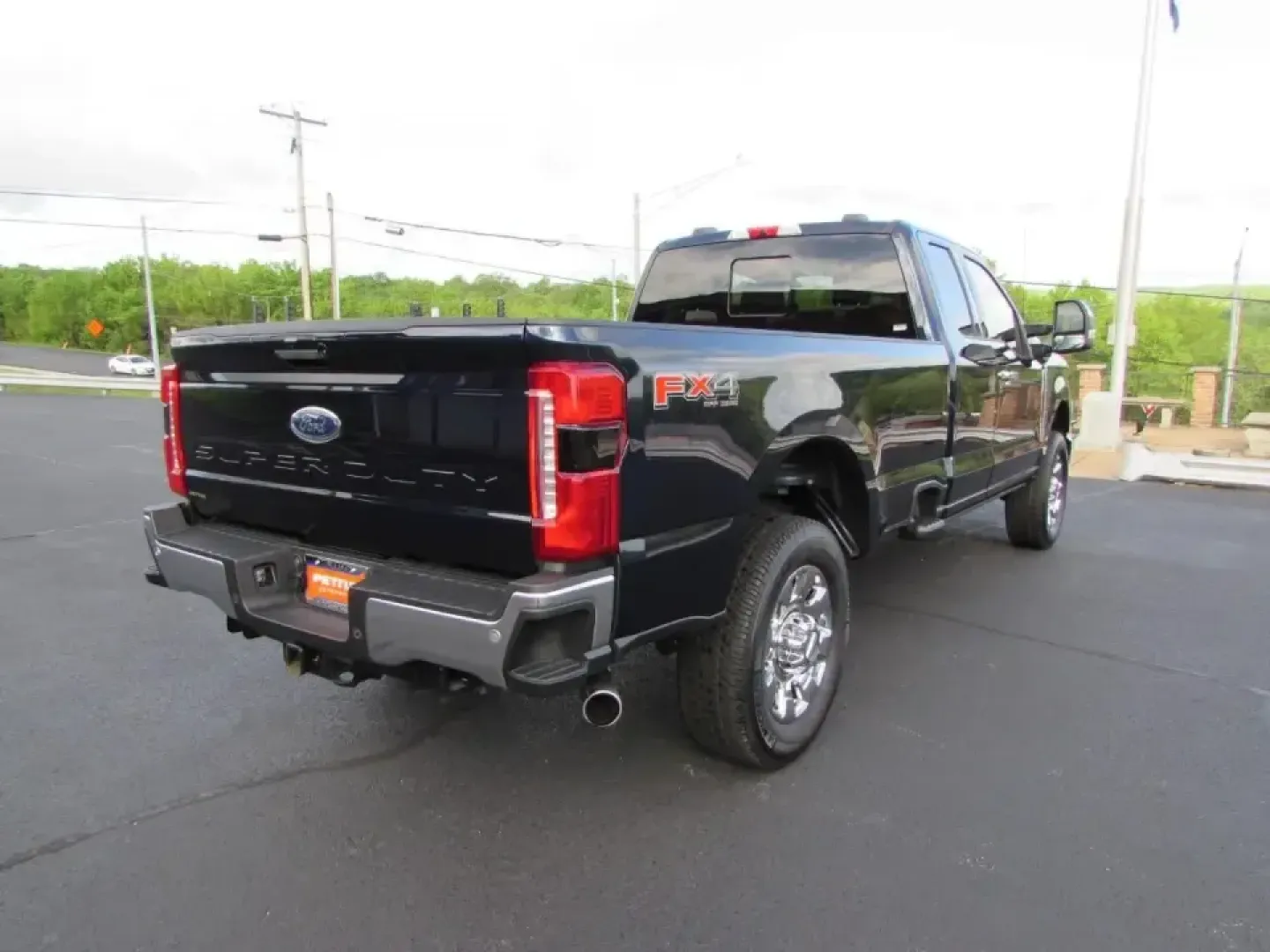 2024 /Black Onyx Ford F-350SD Lariat (1FT8X3BN1RE) with an 7.3L V8 OHV 16V engine, 6A transmission, located at 12836 Highway 21, De Soto, MO, 63020, (636) 337-7777, 38.151867, -90.575615 - When your weekends revolve around hauling, towing, and getting the job (or the adventure) done without second-guessing your truck, this 2024 Ford F-350 Super Duty Lariat is built for the lifestyle. Whether you're pulling a trailer out toward the backroads, loading up supplies for a worksite, or plan - Photo#6
