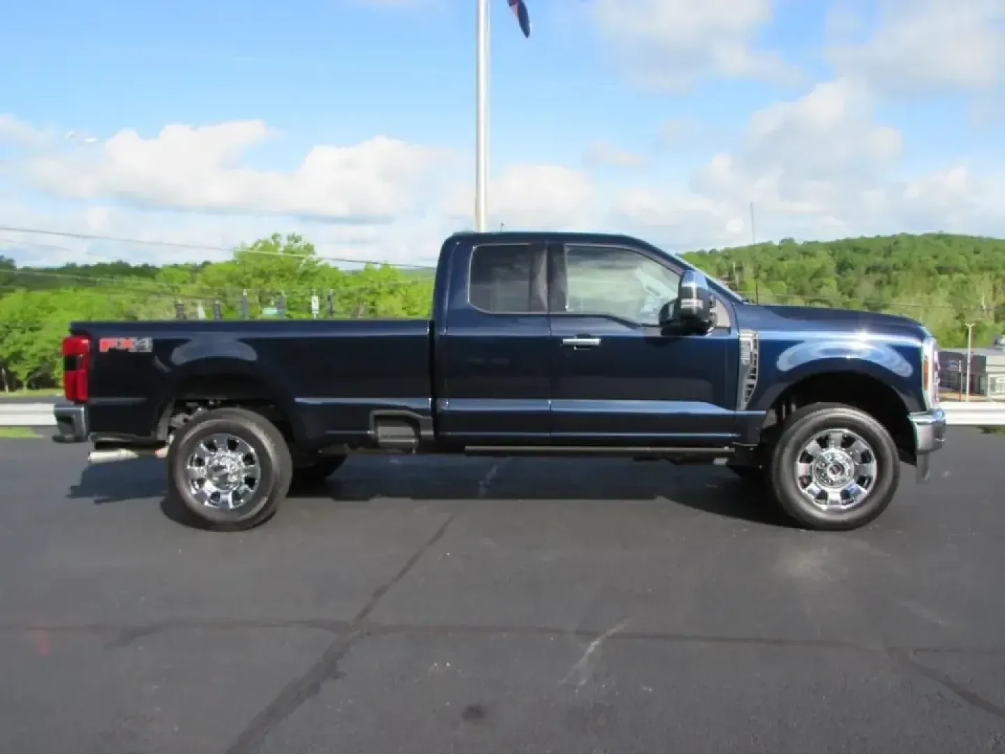 2024 /Black Onyx Ford F-350SD Lariat (1FT8X3BN1RE) with an 7.3L V8 OHV 16V engine, 6A transmission, located at 12836 Highway 21, De Soto, MO, 63020, (636) 337-7777, 38.151867, -90.575615 - When your weekends revolve around hauling, towing, and getting the job (or the adventure) done without second-guessing your truck, this 2024 Ford F-350 Super Duty Lariat is built for the lifestyle. Whether you're pulling a trailer out toward the backroads, loading up supplies for a worksite, or plan - Photo#7