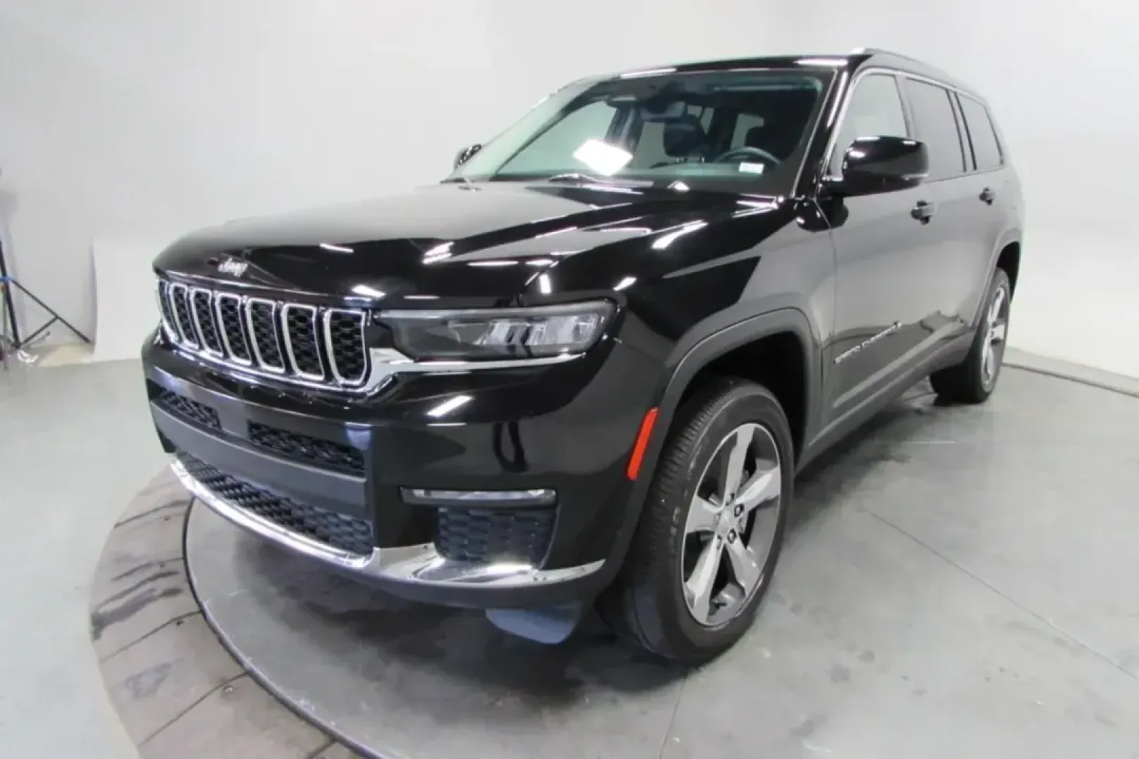 2022 /Global Black Leather Jeep Grand Cherokee Limited (1C4RJKBG4N8) with an Other engine, Automatic transmission, located at 12830 Highway 21, De Soto, MO, 63020, (636) 337-7777, 38.153099, -90.573624 - **Unleash Adventure with the 2022 Jeep Grand Cherokee L Limited Perfect for Family Road Trips!**<br /> <br /> Imagine hitting the open road with your family, embarking on weekend getaways or routine commutes with confidence and style. The 2022 Jeep Grand Cherokee L Limited is the ultimate solution - Photo#1