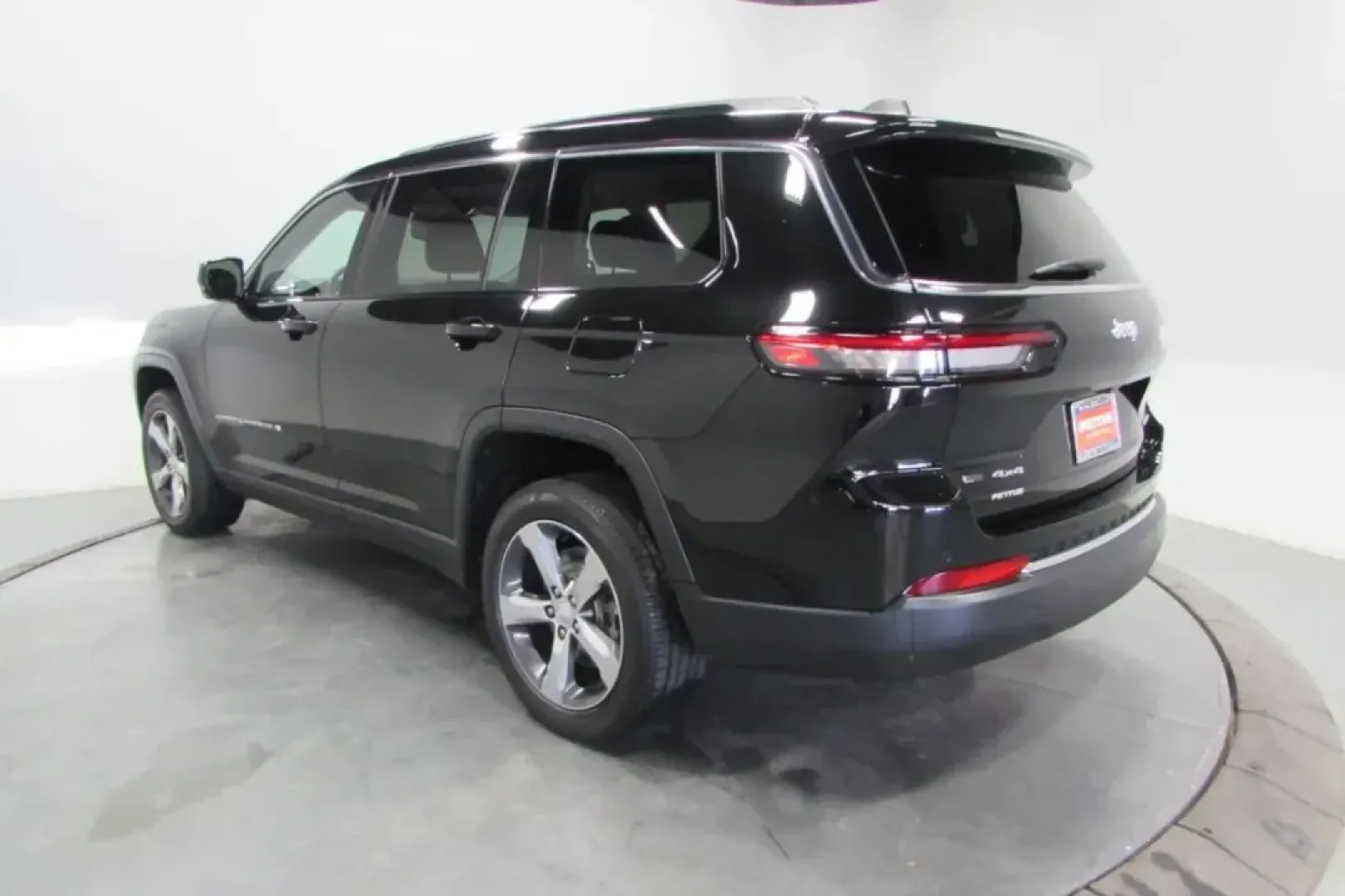 2022 /Global Black Leather Jeep Grand Cherokee Limited (1C4RJKBG4N8) with an Other engine, Automatic transmission, located at 12830 Highway 21, De Soto, MO, 63020, (636) 337-7777, 38.153099, -90.573624 - **Unleash Adventure with the 2022 Jeep Grand Cherokee L Limited Perfect for Family Road Trips!**<br /> <br /> Imagine hitting the open road with your family, embarking on weekend getaways or routine commutes with confidence and style. The 2022 Jeep Grand Cherokee L Limited is the ultimate solution - Photo#4