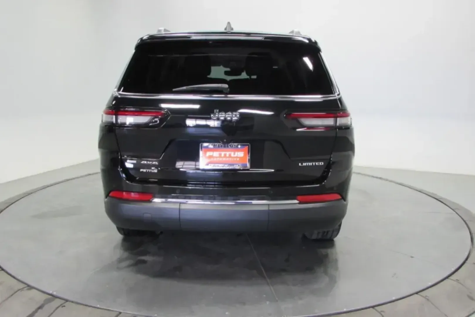 2022 /Global Black Leather Jeep Grand Cherokee Limited (1C4RJKBG4N8) with an Other engine, Automatic transmission, located at 12830 Highway 21, De Soto, MO, 63020, (636) 337-7777, 38.153099, -90.573624 - **Unleash Adventure with the 2022 Jeep Grand Cherokee L Limited Perfect for Family Road Trips!**<br /> <br /> Imagine hitting the open road with your family, embarking on weekend getaways or routine commutes with confidence and style. The 2022 Jeep Grand Cherokee L Limited is the ultimate solution - Photo#5