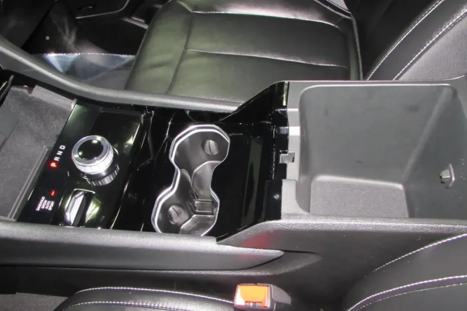 2022 /Global Black Leather Jeep Grand Cherokee Limited (1C4RJKBG4N8) with an Other engine, Automatic transmission, located at 12830 Highway 21, De Soto, MO, 63020, (636) 337-7777, 38.153099, -90.573624 - **Unleash Adventure with the 2022 Jeep Grand Cherokee L Limited Perfect for Family Road Trips!**<br /> <br /> Imagine hitting the open road with your family, embarking on weekend getaways or routine commutes with confidence and style. The 2022 Jeep Grand Cherokee L Limited is the ultimate solution - Photo#22