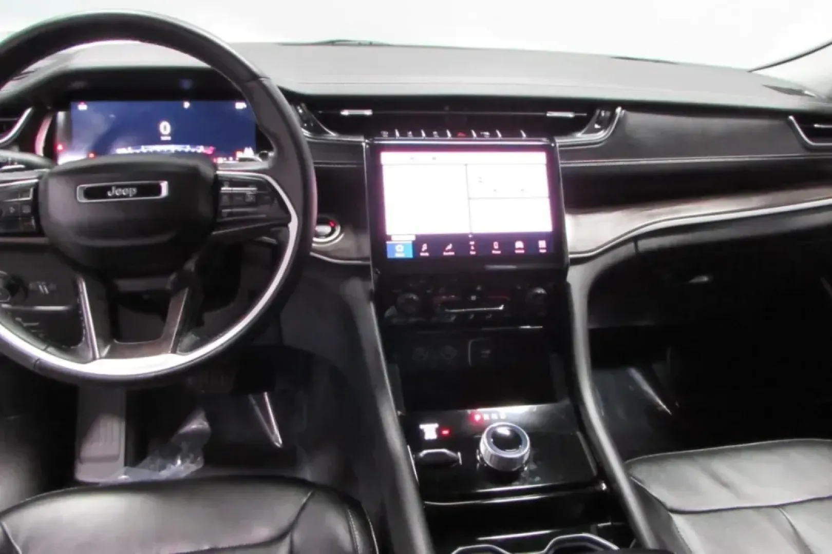 2022 /Global Black Leather Jeep Grand Cherokee Limited (1C4RJKBG4N8) with an Other engine, Automatic transmission, located at 12830 Highway 21, De Soto, MO, 63020, (636) 337-7777, 38.153099, -90.573624 - **Unleash Adventure with the 2022 Jeep Grand Cherokee L Limited Perfect for Family Road Trips!**<br /> <br /> Imagine hitting the open road with your family, embarking on weekend getaways or routine commutes with confidence and style. The 2022 Jeep Grand Cherokee L Limited is the ultimate solution - Photo#23