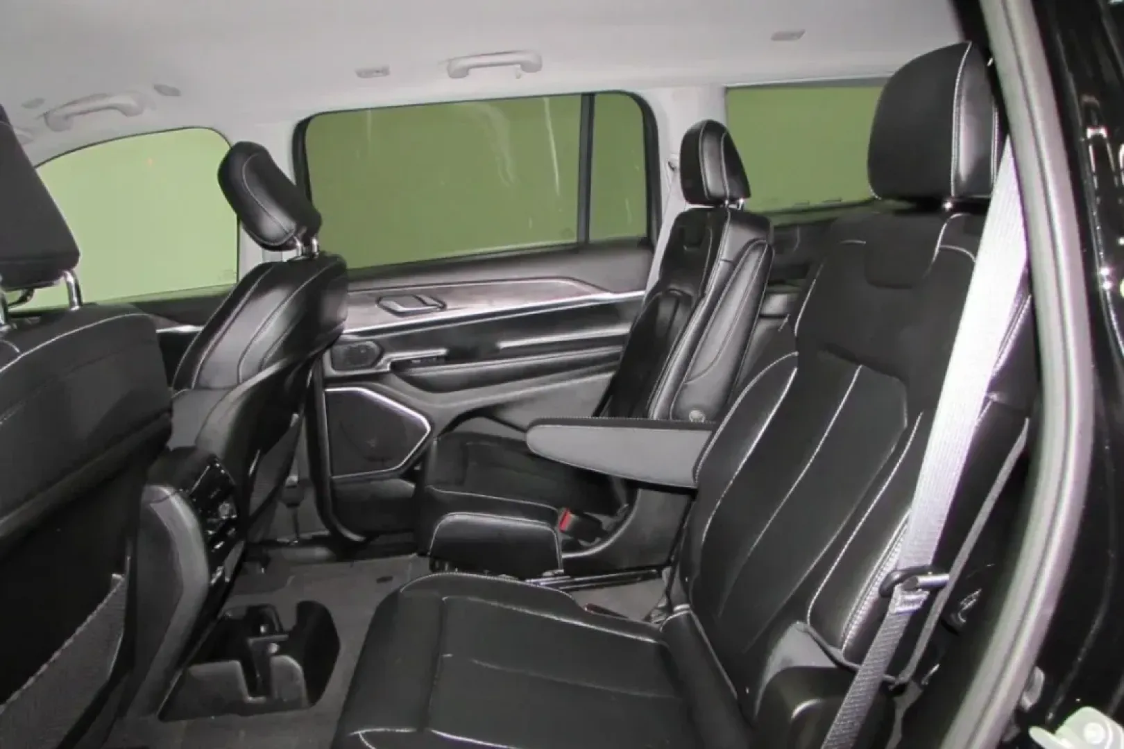 2022 /Global Black Leather Jeep Grand Cherokee Limited (1C4RJKBG4N8) with an Other engine, Automatic transmission, located at 12830 Highway 21, De Soto, MO, 63020, (636) 337-7777, 38.153099, -90.573624 - **Unleash Adventure with the 2022 Jeep Grand Cherokee L Limited Perfect for Family Road Trips!**<br /> <br /> Imagine hitting the open road with your family, embarking on weekend getaways or routine commutes with confidence and style. The 2022 Jeep Grand Cherokee L Limited is the ultimate solution - Photo#25