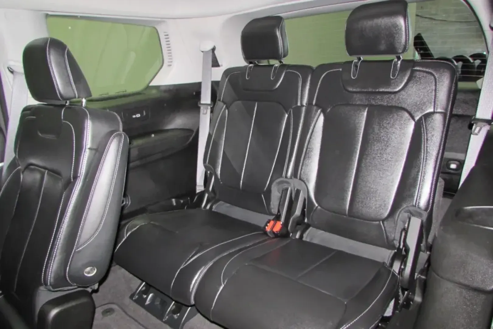 2022 /Global Black Leather Jeep Grand Cherokee Limited (1C4RJKBG4N8) with an Other engine, Automatic transmission, located at 12830 Highway 21, De Soto, MO, 63020, (636) 337-7777, 38.153099, -90.573624 - **Unleash Adventure with the 2022 Jeep Grand Cherokee L Limited Perfect for Family Road Trips!**<br /> <br /> Imagine hitting the open road with your family, embarking on weekend getaways or routine commutes with confidence and style. The 2022 Jeep Grand Cherokee L Limited is the ultimate solution - Photo#27