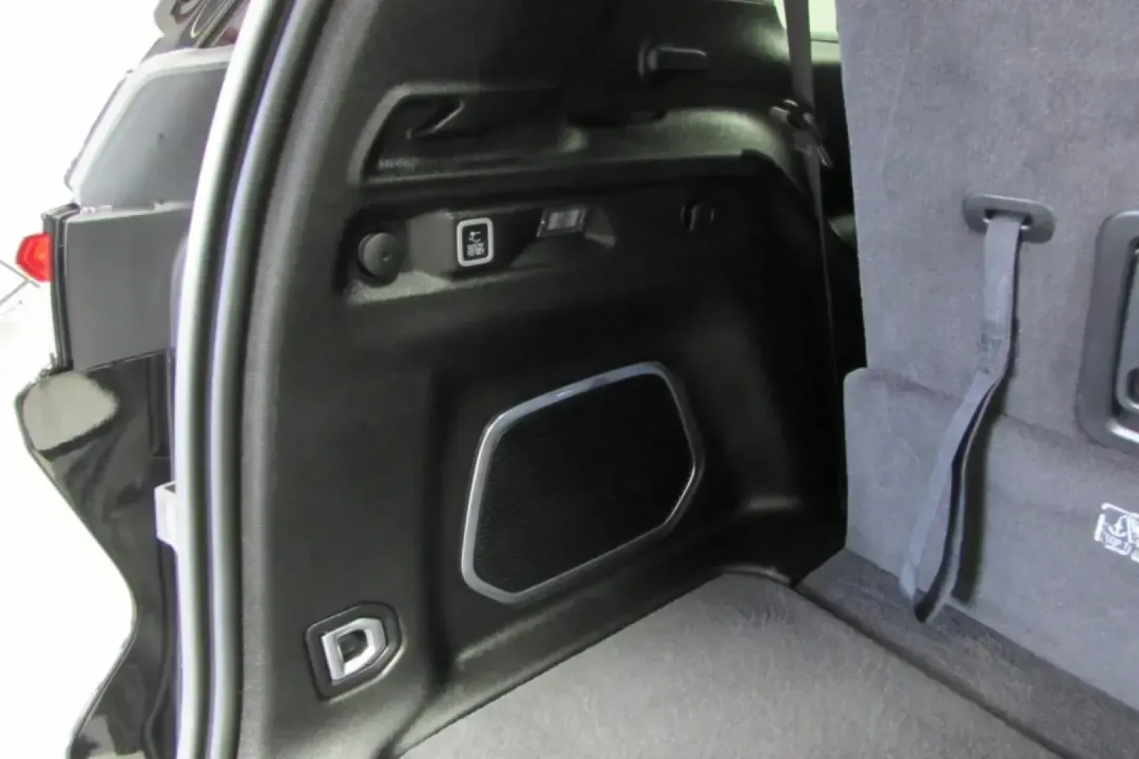 2022 /Global Black Leather Jeep Grand Cherokee Limited (1C4RJKBG4N8) with an Other engine, Automatic transmission, located at 12830 Highway 21, De Soto, MO, 63020, (636) 337-7777, 38.153099, -90.573624 - **Unleash Adventure with the 2022 Jeep Grand Cherokee L Limited Perfect for Family Road Trips!**<br /> <br /> Imagine hitting the open road with your family, embarking on weekend getaways or routine commutes with confidence and style. The 2022 Jeep Grand Cherokee L Limited is the ultimate solution - Photo#29
