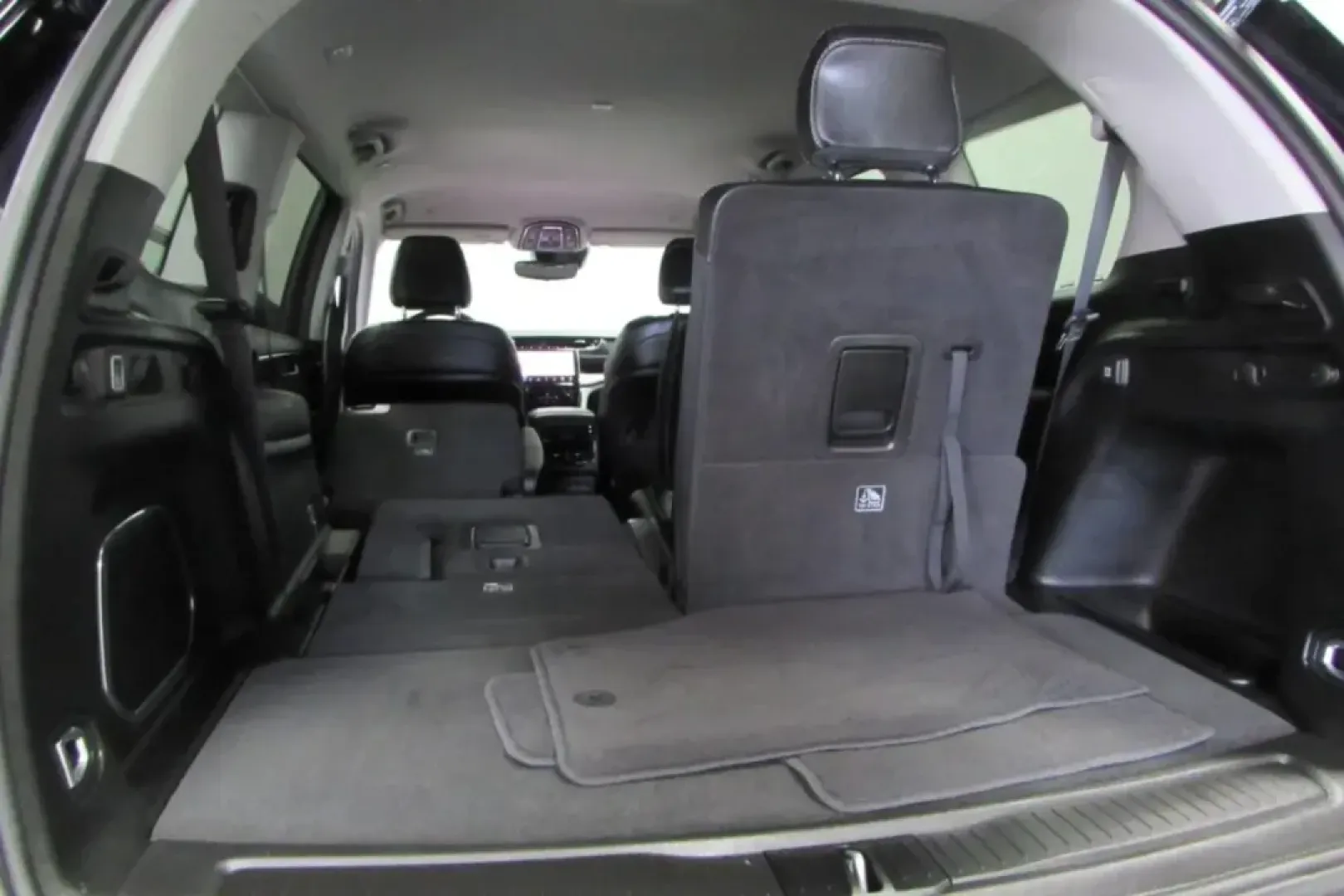 2022 /Global Black Leather Jeep Grand Cherokee Limited (1C4RJKBG4N8) with an Other engine, Automatic transmission, located at 12830 Highway 21, De Soto, MO, 63020, (636) 337-7777, 38.153099, -90.573624 - **Unleash Adventure with the 2022 Jeep Grand Cherokee L Limited Perfect for Family Road Trips!**<br /> <br /> Imagine hitting the open road with your family, embarking on weekend getaways or routine commutes with confidence and style. The 2022 Jeep Grand Cherokee L Limited is the ultimate solution - Photo#30