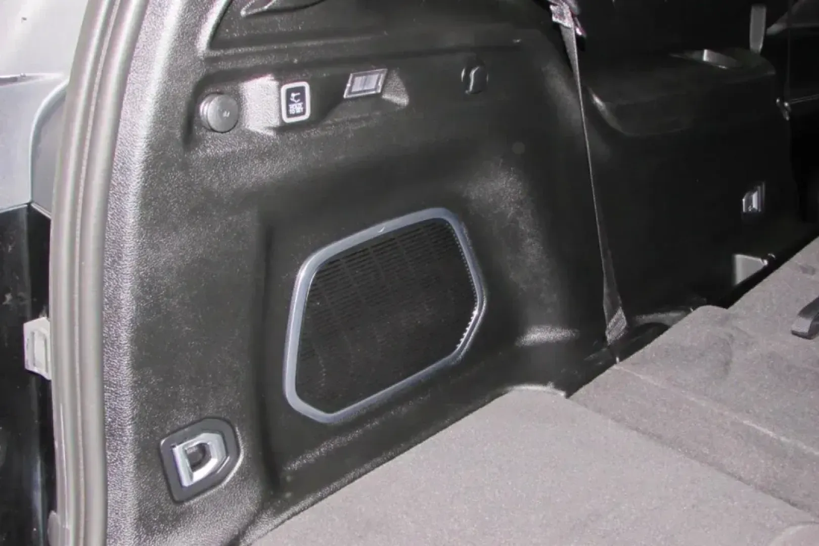 2022 /Global Black Leather Jeep Grand Cherokee Limited (1C4RJKBG4N8) with an Other engine, Automatic transmission, located at 12830 Highway 21, De Soto, MO, 63020, (636) 337-7777, 38.153099, -90.573624 - **Unleash Adventure with the 2022 Jeep Grand Cherokee L Limited Perfect for Family Road Trips!**<br /> <br /> Imagine hitting the open road with your family, embarking on weekend getaways or routine commutes with confidence and style. The 2022 Jeep Grand Cherokee L Limited is the ultimate solution - Photo#32