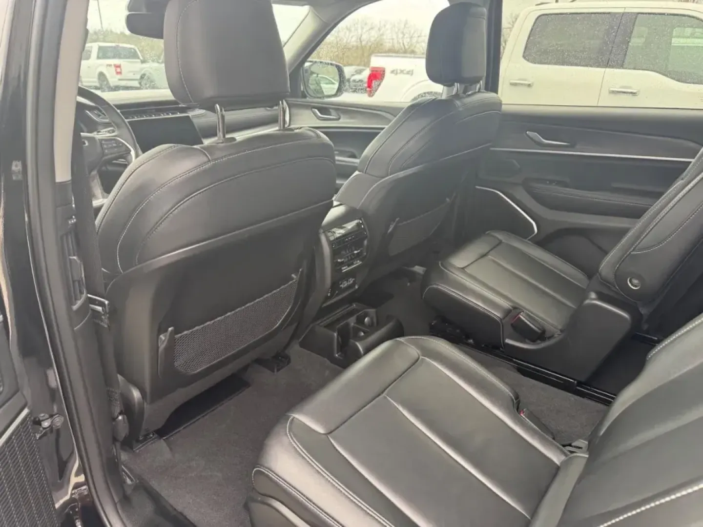 2022 /Global Black Leather Jeep Grand Cherokee Limited (1C4RJKBG4N8) with an Other engine, Automatic transmission, located at 12830 Highway 21, De Soto, MO, 63020, (636) 337-7777, 38.153099, -90.573624 - **Unleash Adventure with the 2022 Jeep Grand Cherokee L Limited Perfect for Family Road Trips!**<br /> <br /> Imagine hitting the open road with your family, embarking on weekend getaways or routine commutes with confidence and style. The 2022 Jeep Grand Cherokee L Limited is the ultimate solution - Photo#35