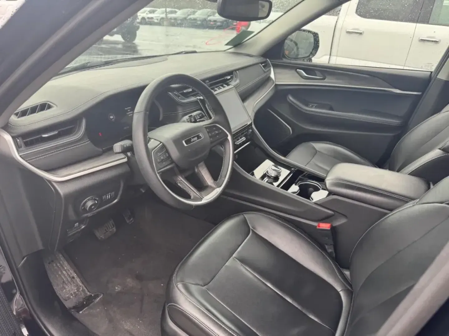 2022 /Global Black Leather Jeep Grand Cherokee Limited (1C4RJKBG4N8) with an Other engine, Automatic transmission, located at 12830 Highway 21, De Soto, MO, 63020, (636) 337-7777, 38.153099, -90.573624 - **Unleash Adventure with the 2022 Jeep Grand Cherokee L Limited Perfect for Family Road Trips!**<br /> <br /> Imagine hitting the open road with your family, embarking on weekend getaways or routine commutes with confidence and style. The 2022 Jeep Grand Cherokee L Limited is the ultimate solution - Photo#36