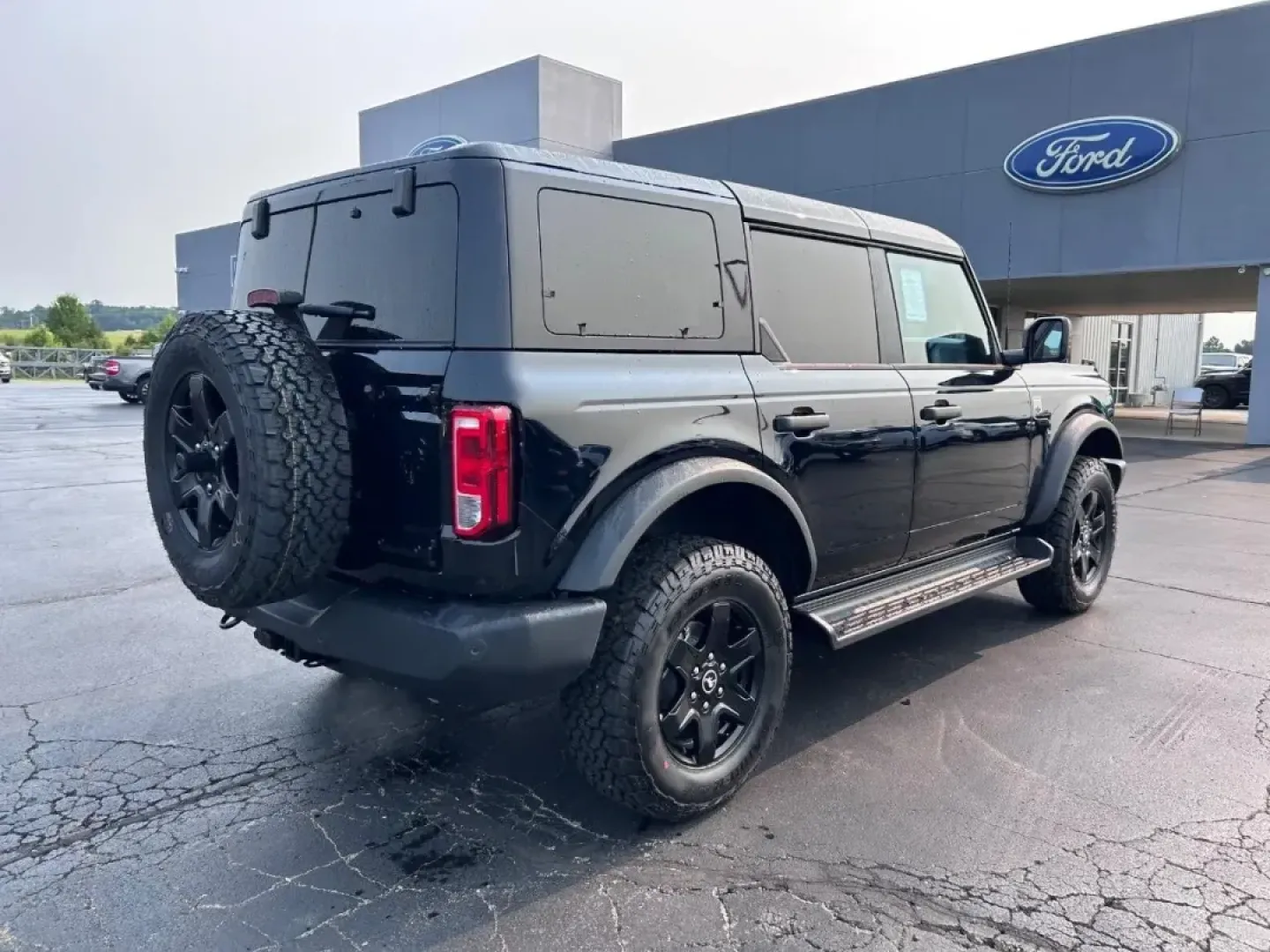 2025 /Black Onyx Leather Ford Bronco Big Bend (1FMDE7BH1SL) with an 2.3L EcoBoost I-4 engine, located at 141 Commercial Dr, Fredericktown, MO, 63645, (573) 783-6432, 37.570087, -90.320648 - **Unleash Adventure with the 2025 Ford Bronco Big Bend at Pettus Ford Fredericktown!**<br /> <br /> Are you ready to embrace the great outdoors? The 2025 Ford Bronco Big Bend is your ticket to adventure, perfect for weekend escapades, family road trips, or daily commutes that feel anything but ordin - Photo#2