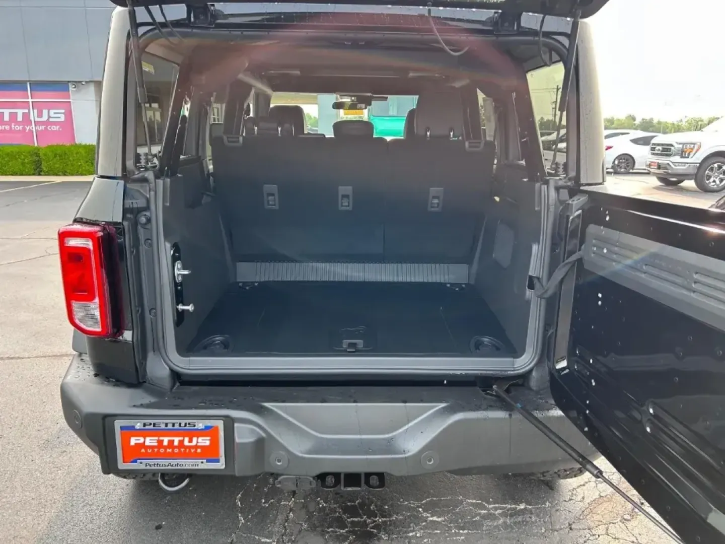2025 /Black Onyx Leather Ford Bronco Big Bend (1FMDE7BH1SL) with an 2.3L EcoBoost I-4 engine, located at 141 Commercial Dr, Fredericktown, MO, 63645, (573) 783-6432, 37.570087, -90.320648 - **Unleash Adventure with the 2025 Ford Bronco Big Bend at Pettus Ford Fredericktown!**<br /> <br /> Are you ready to embrace the great outdoors? The 2025 Ford Bronco Big Bend is your ticket to adventure, perfect for weekend escapades, family road trips, or daily commutes that feel anything but ordin - Photo#4