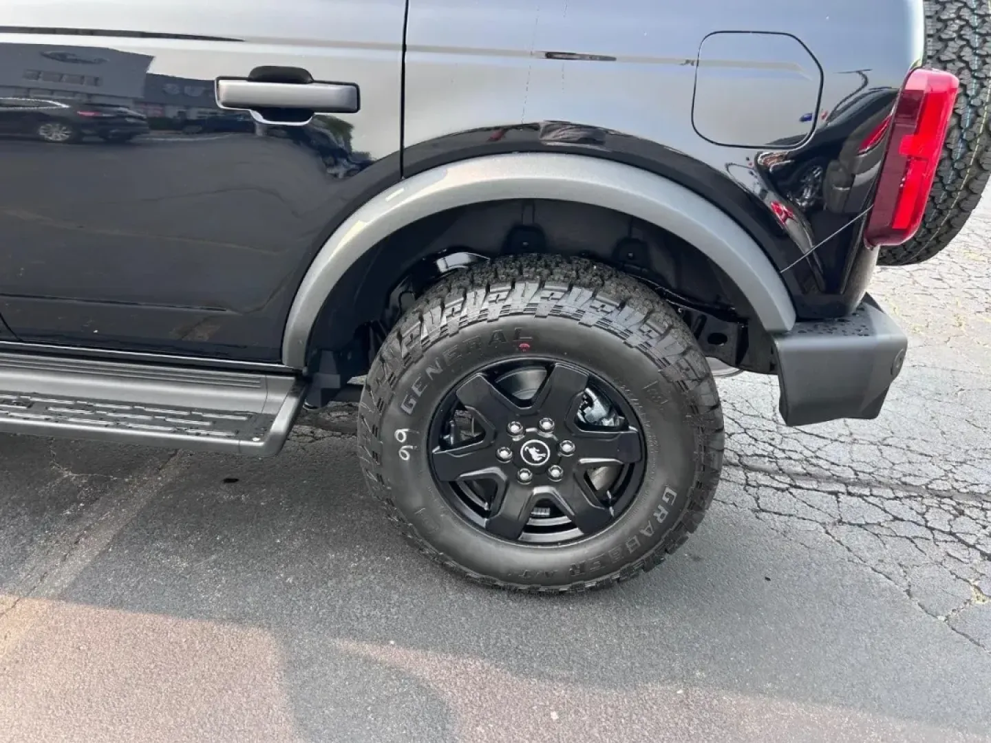 2025 /Black Onyx Leather Ford Bronco Big Bend (1FMDE7BH1SL) with an 2.3L EcoBoost I-4 engine, located at 141 Commercial Dr, Fredericktown, MO, 63645, (573) 783-6432, 37.570087, -90.320648 - **Unleash Adventure with the 2025 Ford Bronco Big Bend at Pettus Ford Fredericktown!**<br /> <br /> Are you ready to embrace the great outdoors? The 2025 Ford Bronco Big Bend is your ticket to adventure, perfect for weekend escapades, family road trips, or daily commutes that feel anything but ordin - Photo#5