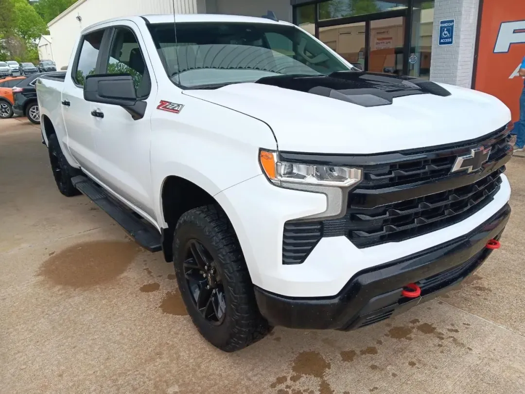 photo of 2023 Chevrolet Silverado 1500 LT Trail Boss