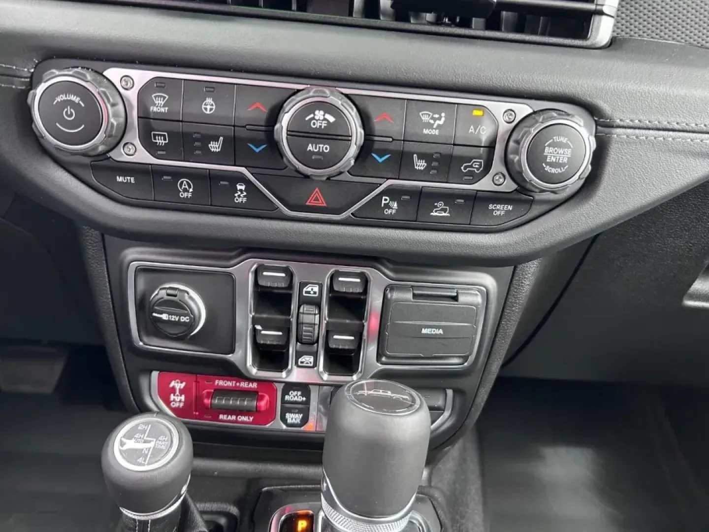 2025 Jeep Gladiator Rubicon (1C6RJTBG1SL) with an Other engine, Automatic transmission, located at 12830 Highway 21, De Soto, MO, 63020, (636) 337-7777, 38.153099, -90.573624 - **Unleash Adventure with the 2025 Jeep Gladiator Rubicon at Pettus CDJR DeSoto!**<br /> <br /> Are you ready to elevate your outdoor adventures and tackle tough terrains with style? The 2025 Jeep Gladiator Rubicon is your ticket to unforgettable experiences, whether you're hauling gear for a weekend - Photo#14