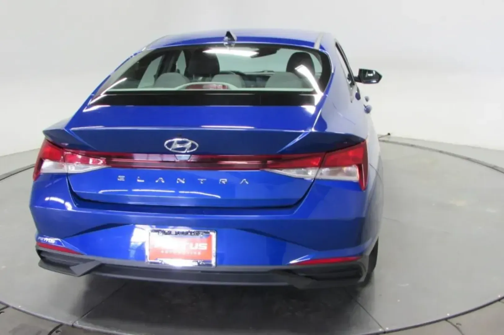 2023 /Medium Gray Cloth Hyundai Elantra SE (KMHLL4AG1PU) with an Other engine, Automatic transmission, located at 12830 Highway 21, De Soto, MO, 63020, (636) 337-7777, 38.153099, -90.573624 - Are you searching for a reliable, stylish vehicle that fits perfectly into your daily life? Look no further than this impressive 2023 Hyundai Elantra SE, now available at Pettus CDJR DeSoto in De Soto, MO. This four-door sedan is not just a mode of transportation; it's your new partner for daily com - Photo#6