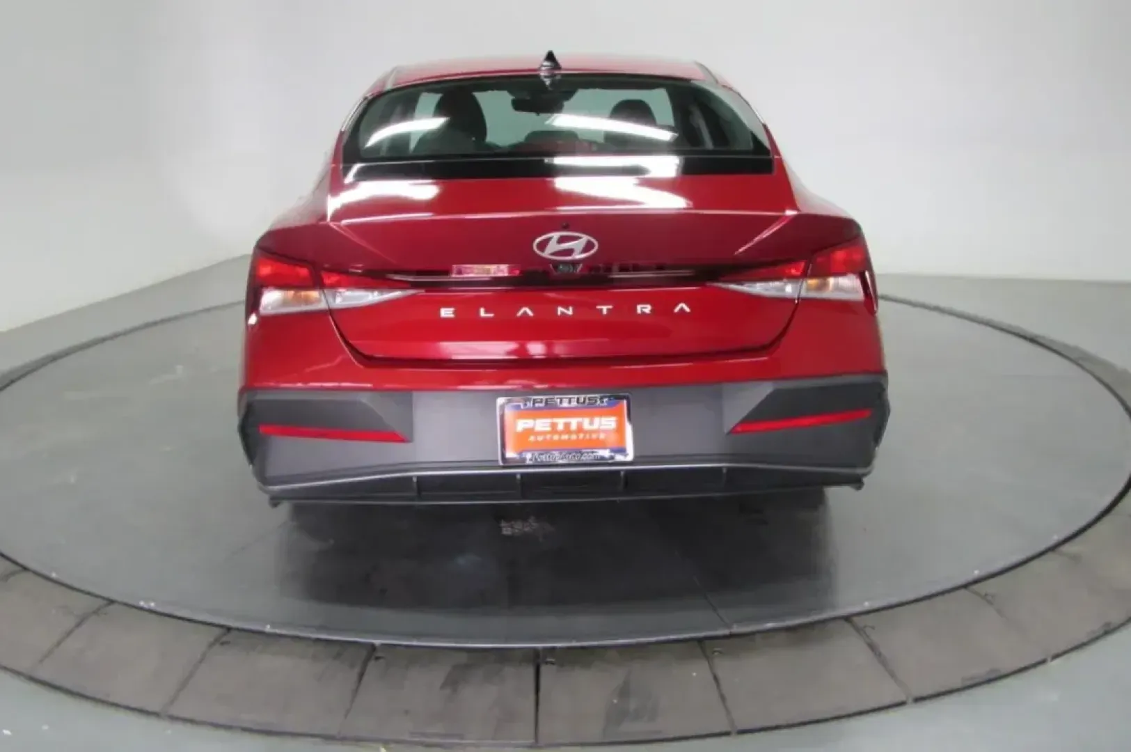 2024 /Medium Gray Cloth Hyundai Elantra SEL (KMHLM4DG3RU) with an Other engine, Automatic transmission, located at 12830 Highway 21, De Soto, MO, 63020, (636) 337-7777, 38.153099, -90.573624 - **Discover Your Next Adventure with the 2024 Hyundai Elantra SEL at Pettus CDJR DeSoto!**<br /> <br /> Are you ready to elevate your daily commute or transform family outings into memorable adventures? The 2024 Hyundai Elantra SEL, with its stunning Ultimate Red exterior and spacious four-door sedan - Photo#6