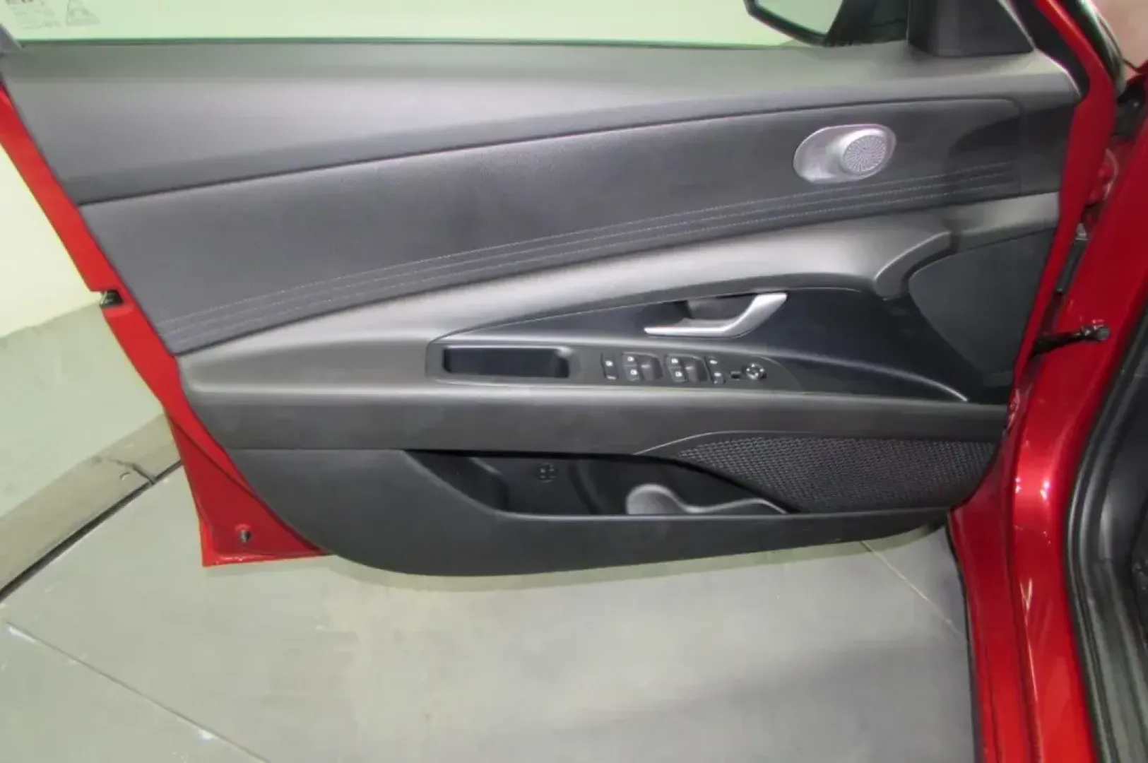 2024 /Medium Gray Cloth Hyundai Elantra SEL (KMHLM4DG3RU) with an Other engine, Automatic transmission, located at 12830 Highway 21, De Soto, MO, 63020, (636) 337-7777, 38.153099, -90.573624 - **Discover Your Next Adventure with the 2024 Hyundai Elantra SEL at Pettus CDJR DeSoto!**<br /> <br /> Are you ready to elevate your daily commute or transform family outings into memorable adventures? The 2024 Hyundai Elantra SEL, with its stunning Ultimate Red exterior and spacious four-door sedan - Photo#9