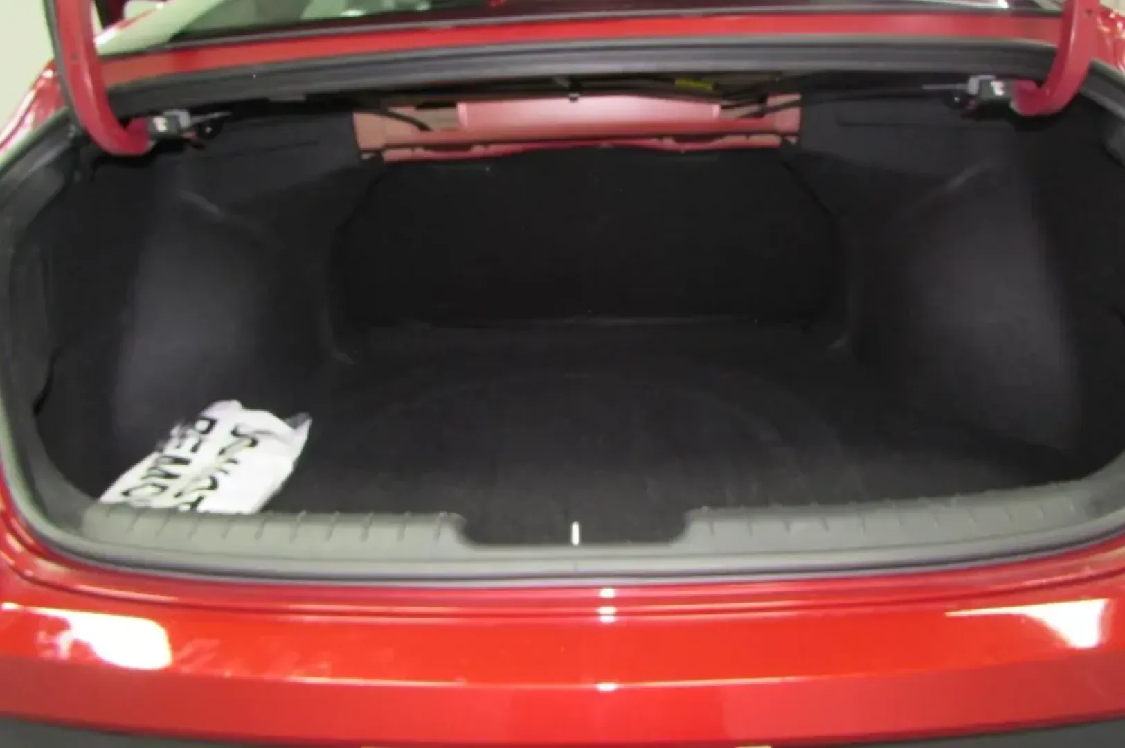 2024 /Medium Gray Cloth Hyundai Elantra SEL (KMHLM4DG3RU) with an Other engine, Automatic transmission, located at 12830 Highway 21, De Soto, MO, 63020, (636) 337-7777, 38.153099, -90.573624 - **Discover Your Next Adventure with the 2024 Hyundai Elantra SEL at Pettus CDJR DeSoto!**<br /> <br /> Are you ready to elevate your daily commute or transform family outings into memorable adventures? The 2024 Hyundai Elantra SEL, with its stunning Ultimate Red exterior and spacious four-door sedan - Photo#25