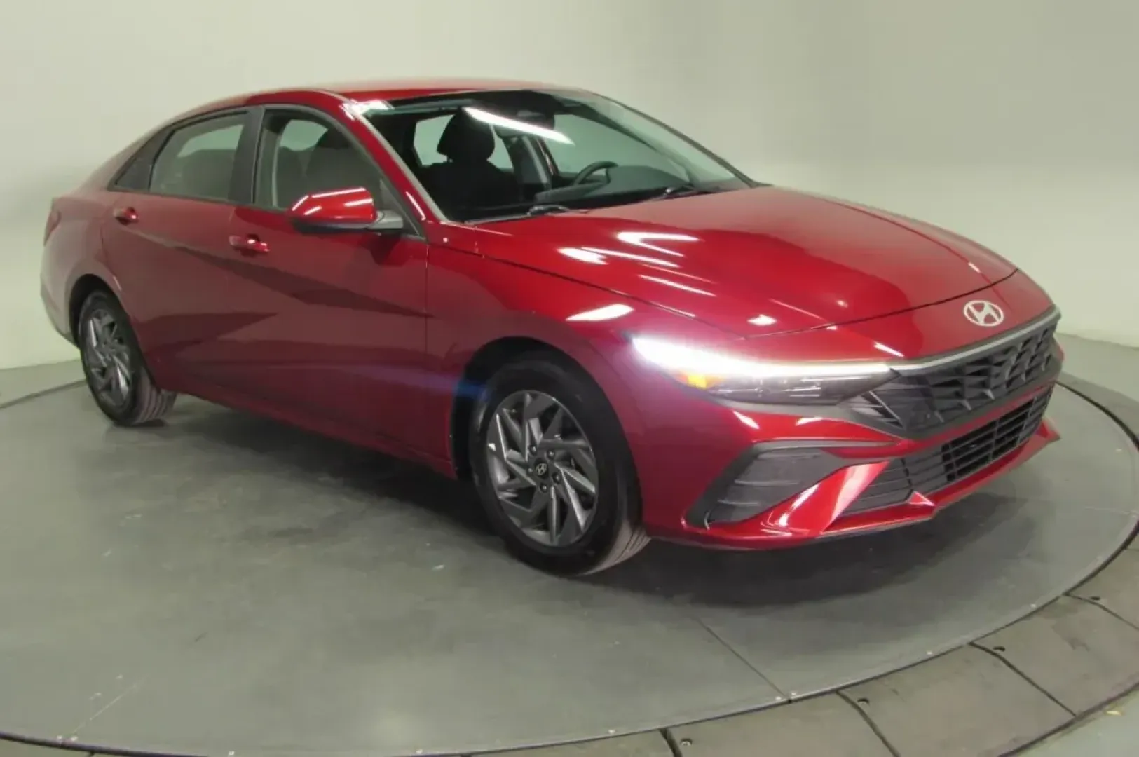2024 /Medium Gray Cloth Hyundai Elantra SEL (KMHLM4DG3RU) with an Other engine, Automatic transmission, located at 12830 Highway 21, De Soto, MO, 63020, (636) 337-7777, 38.153099, -90.573624 - **Discover Your Next Adventure with the 2024 Hyundai Elantra SEL at Pettus CDJR DeSoto!**<br /> <br /> Are you ready to elevate your daily commute or transform family outings into memorable adventures? The 2024 Hyundai Elantra SEL, with its stunning Ultimate Red exterior and spacious four-door sedan - Photo#26