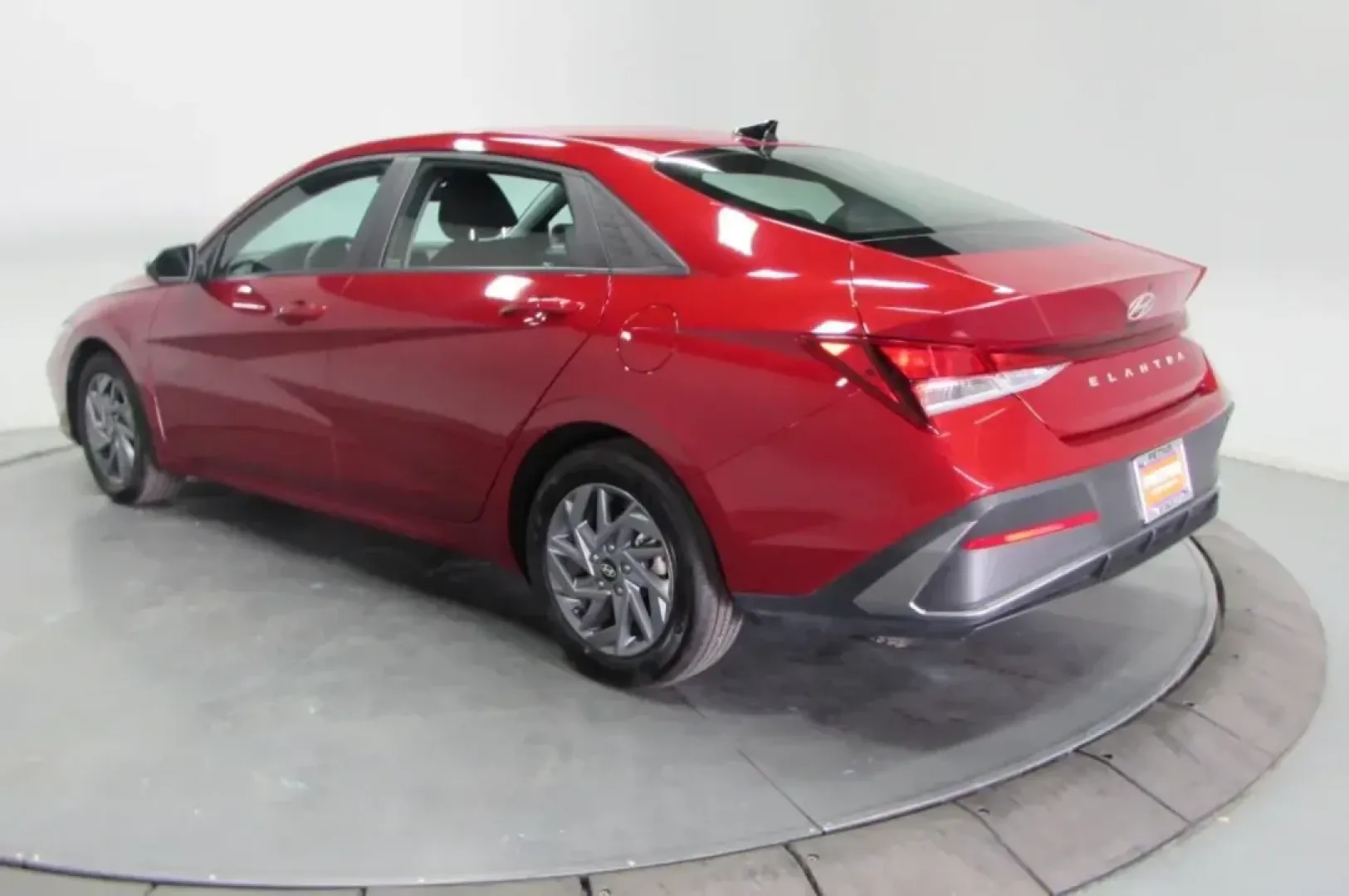 2024 /Medium Gray Cloth Hyundai Elantra SEL (KMHLM4DG3RU) with an Other engine, Automatic transmission, located at 12830 Highway 21, De Soto, MO, 63020, (636) 337-7777, 38.153099, -90.573624 - **Discover Your Next Adventure with the 2024 Hyundai Elantra SEL at Pettus CDJR DeSoto!**<br /> <br /> Are you ready to elevate your daily commute or transform family outings into memorable adventures? The 2024 Hyundai Elantra SEL, with its stunning Ultimate Red exterior and spacious four-door sedan - Photo#31