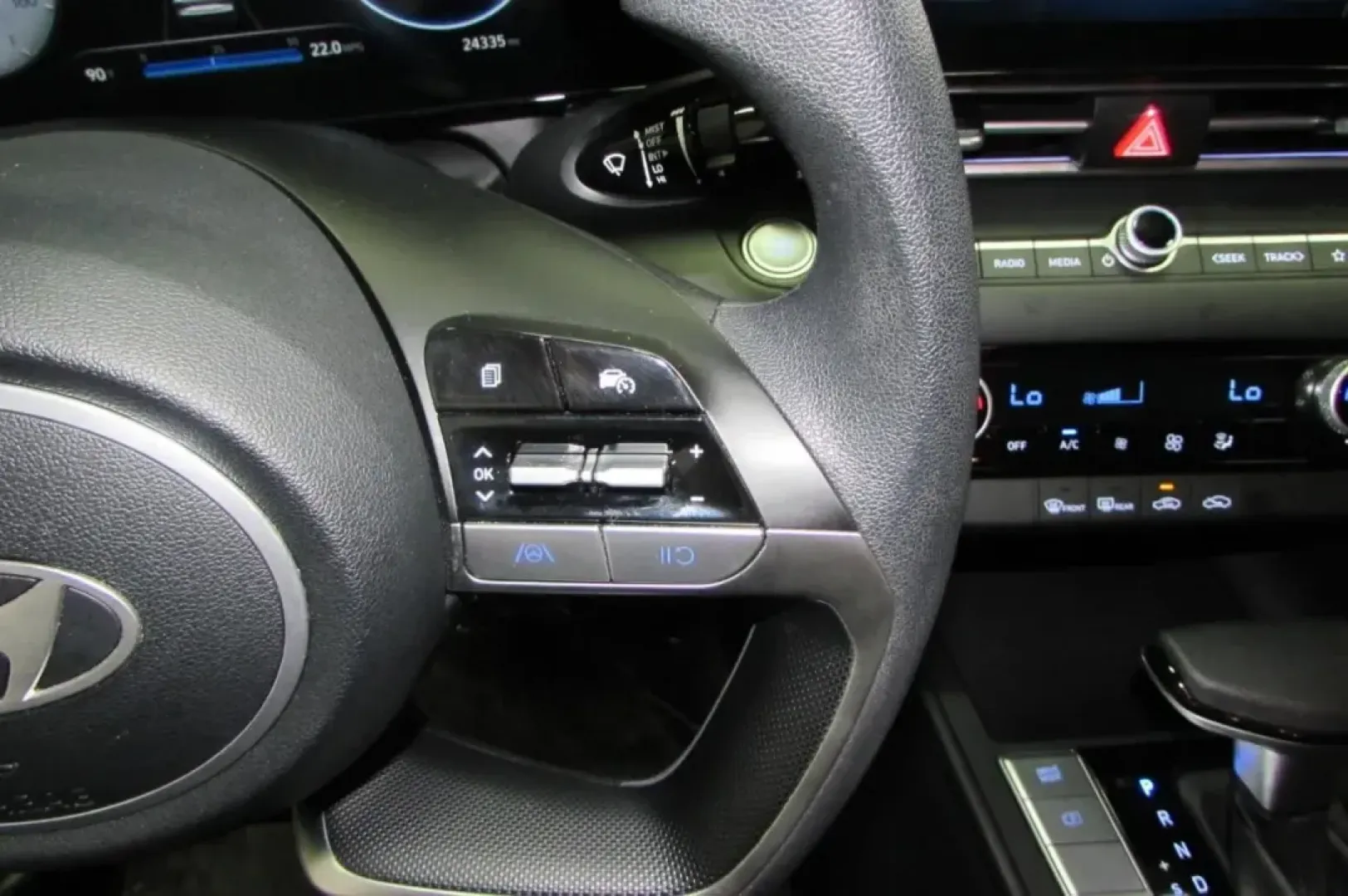 2024 /Medium Gray Cloth Hyundai Elantra SEL (KMHLM4DG3RU) with an Other engine, Automatic transmission, located at 12830 Highway 21, De Soto, MO, 63020, (636) 337-7777, 38.153099, -90.573624 - **Discover Your Next Adventure with the 2024 Hyundai Elantra SEL at Pettus CDJR DeSoto!**<br /> <br /> Are you ready to elevate your daily commute or transform family outings into memorable adventures? The 2024 Hyundai Elantra SEL, with its stunning Ultimate Red exterior and spacious four-door sedan - Photo#40