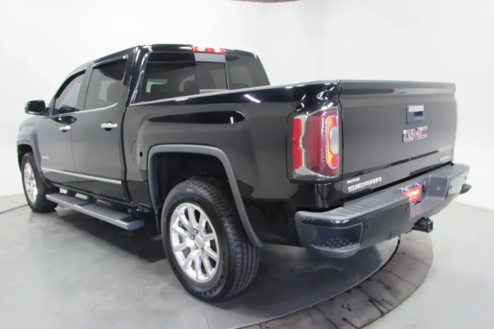 2016 /Cocoa/Dune Leather GMC Sierra 1500 Denali (3GTU2PEC1GG) with an Other engine, Automatic transmission, located at 12830 Highway 21, De Soto, MO, 63020, (636) 337-7777, 38.153099, -90.573624 - Adventure awaits with this stunning 2016 GMC Sierra 1500 Denali, a perfect blend of comfort and capability that makes it ideal for weekend getaways or daily commuting. If you're in the market for a rugged yet refined truck that can handle both work and play, look no further. This pre-owned beauty co - Photo#5