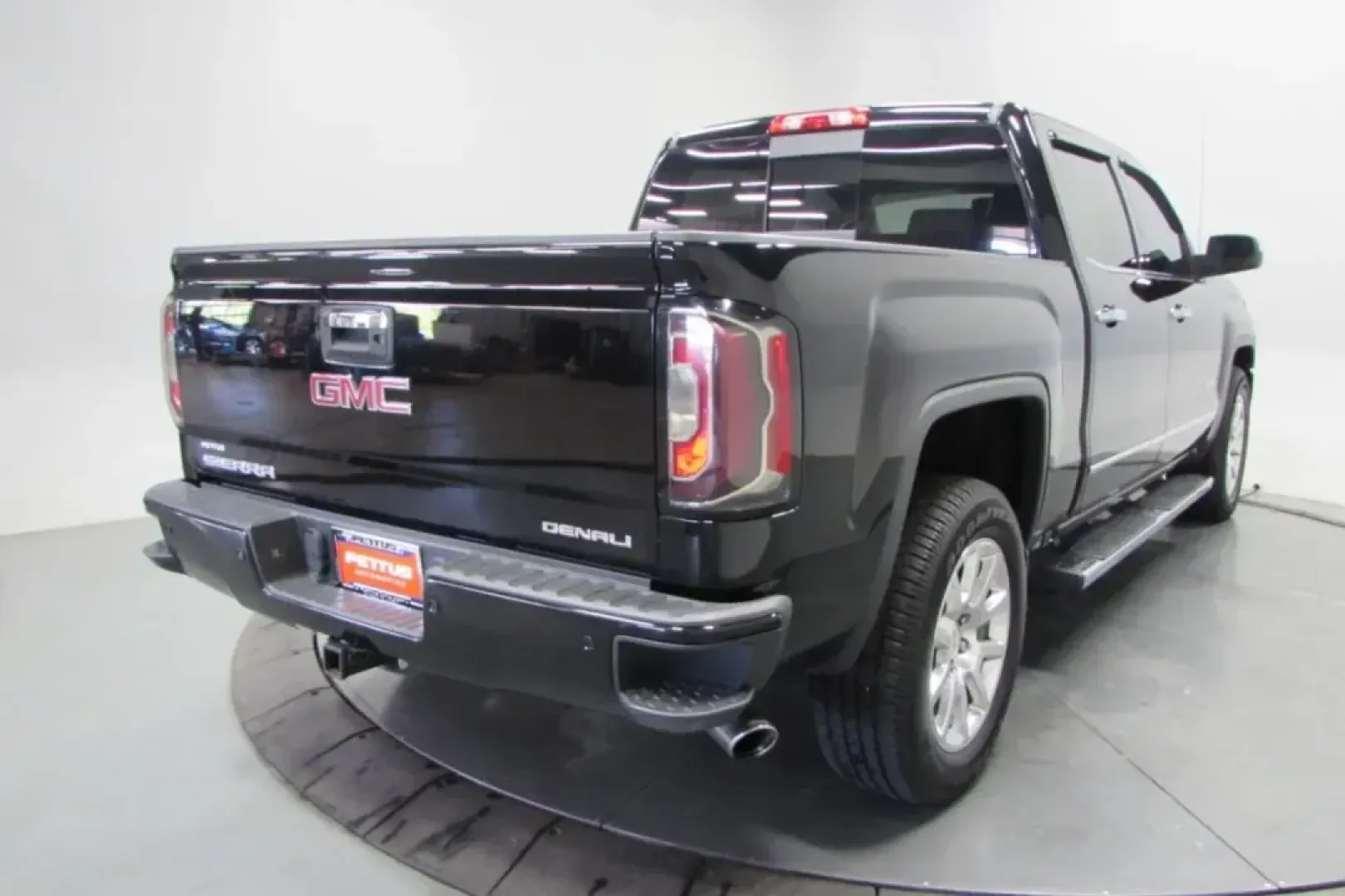 2016 /Cocoa/Dune Leather GMC Sierra 1500 Denali (3GTU2PEC1GG) with an Other engine, Automatic transmission, located at 12830 Highway 21, De Soto, MO, 63020, (636) 337-7777, 38.153099, -90.573624 - Adventure awaits with this stunning 2016 GMC Sierra 1500 Denali, a perfect blend of comfort and capability that makes it ideal for weekend getaways or daily commuting. If you're in the market for a rugged yet refined truck that can handle both work and play, look no further. This pre-owned beauty co - Photo#7