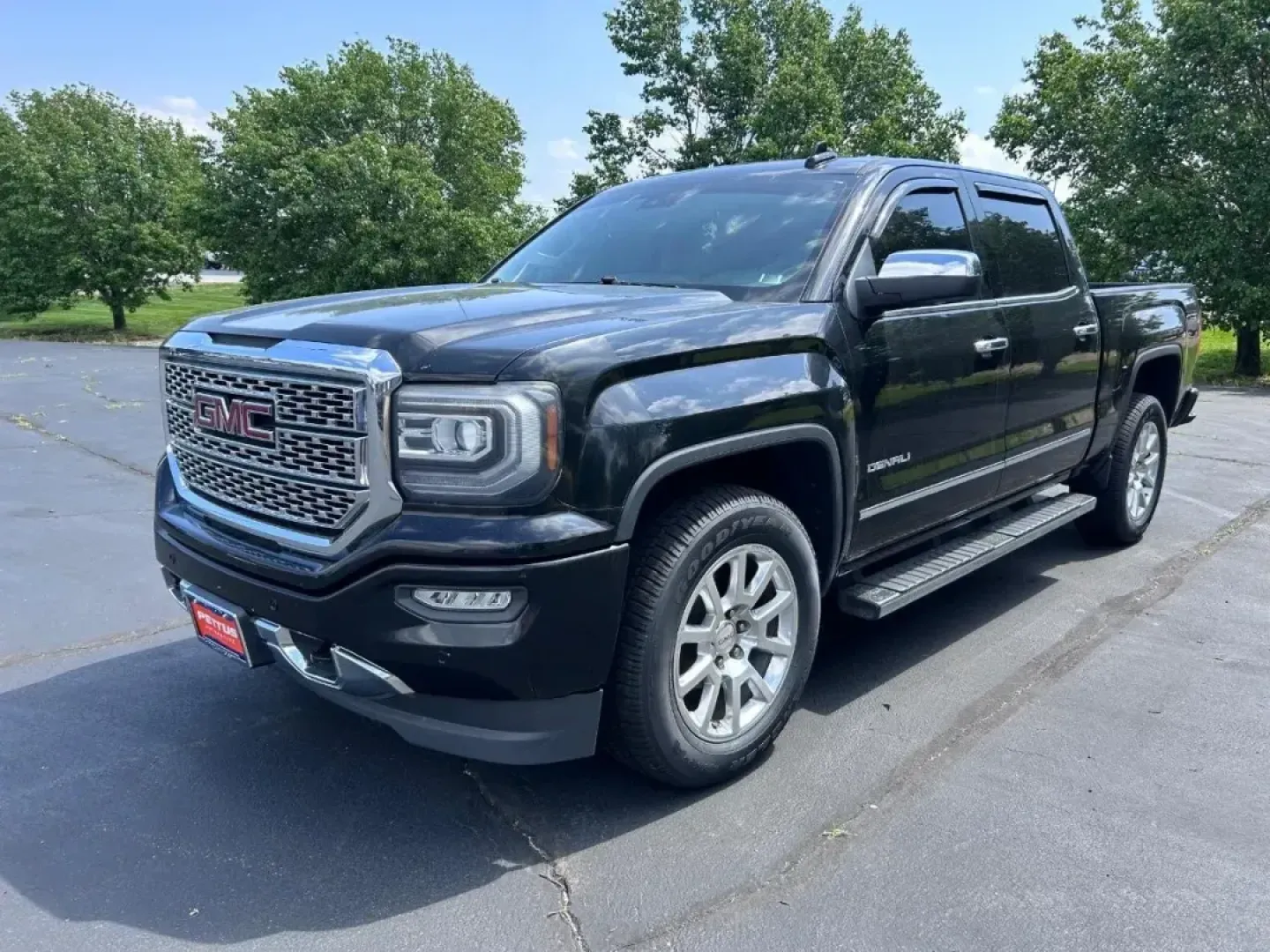 2016 /Jet Black Leather GMC Sierra 1500 Denali (3GTU2PEC1GG) with an 5.3L EcoTec3 V8 engine, Automatic transmission, located at 970 Woodlawn Dr., Farmington, MO, 63640, (573) 431-7800, 37.825642, -90.468674 - Adventure awaits with this stunning 2016 GMC Sierra 1500 Denali, a perfect blend of comfort and capability that makes it ideal for weekend getaways or daily commuting. If you're in the market for a rugged yet refined truck that can handle both work and play, look no further. This pre-owned beauty co - Photo#5