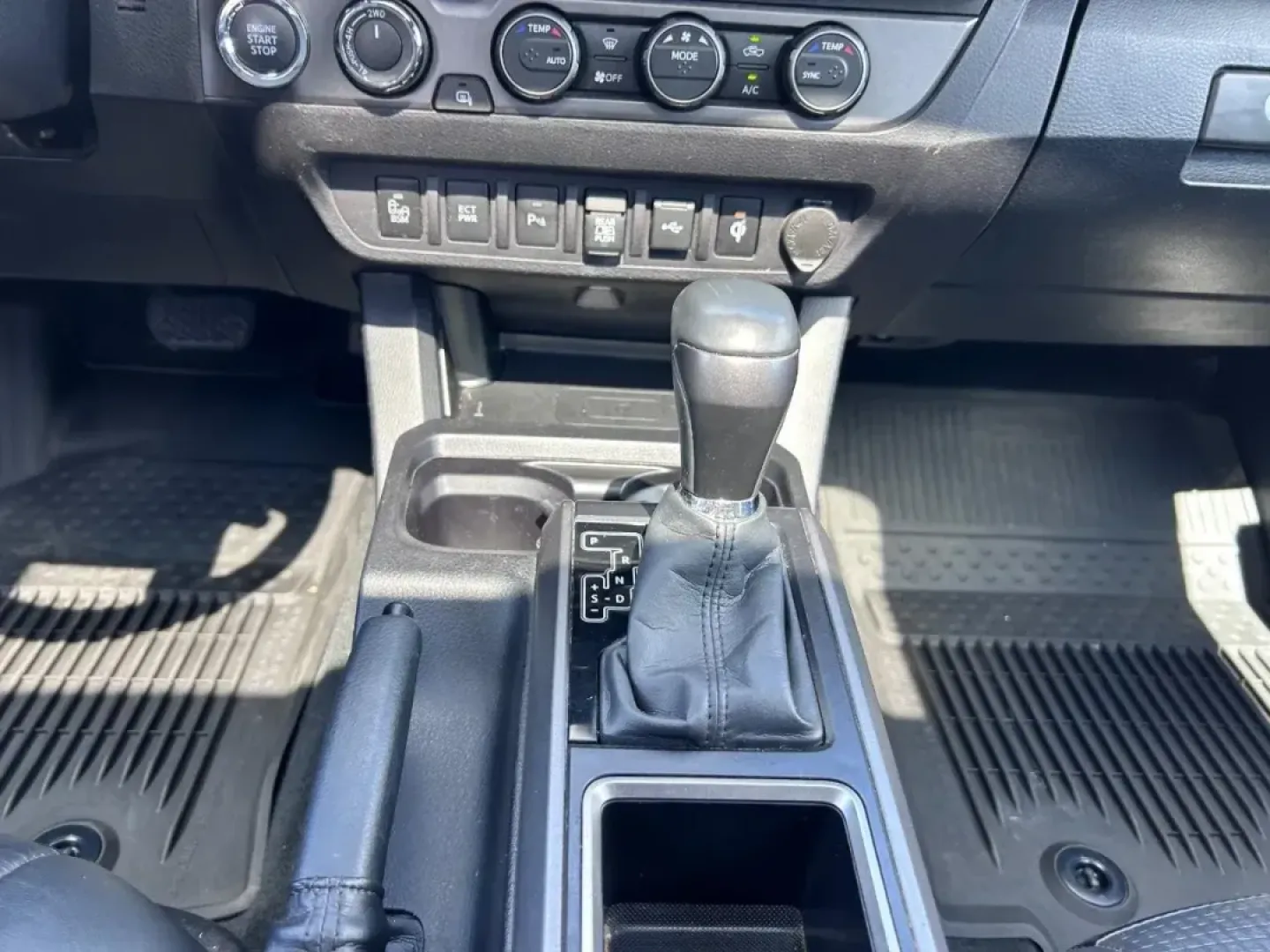 2022 /Black Leather Toyota Tacoma TRD Off-Road V6 (3TMCZ5AN2NM) with an 3.5L Atkinson-Cycle V6 engine, located at 970 Woodlawn Dr., Farmington, MO, 63640, (573) 431-7800, 37.825642, -90.468674 - USED 2022 Toyota Tacoma TRD Off-Road V6 from Pettus CDJR Farmington, Farmington MO. - Photo#16