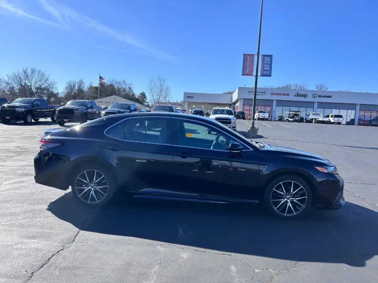 2022 /Black Leather Trimmed Toyota Camry SE (4T1G11AK9NU) with an 2.5L I-4 DOHC 16-Valve engine, Automatic transmission, located at 970 Woodlawn Dr., Farmington, MO, 63640, (573) 431-7800, 37.825642, -90.468674 - USED 2022 Toyota Camry SE from Pettus CDJR Farmington, Farmington MO. - Photo#0
