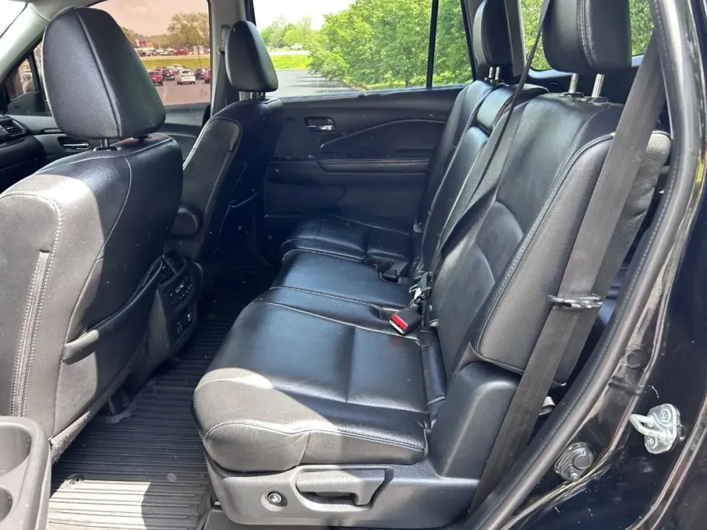 2019 /Black Leather Honda Pilot Touring 8 Passenger (5FNYF6H92KB) with an 3.5L V6 24-Valve SOHC i-VTEC engine, Automatic transmission, located at 970 Woodlawn Dr., Farmington, MO, 63640, (573) 431-7800, 37.825642, -90.468674 - Are you ready to elevate your family adventures? The 2019 Honda Pilot Touring 8 Passenger is here to redefine your next road trip, making every journey comfortable, safe, and connected. Perfect for growing families or those who simply love to explore, this versatile SUV is a must-see at Pettus CDJR - Photo#9