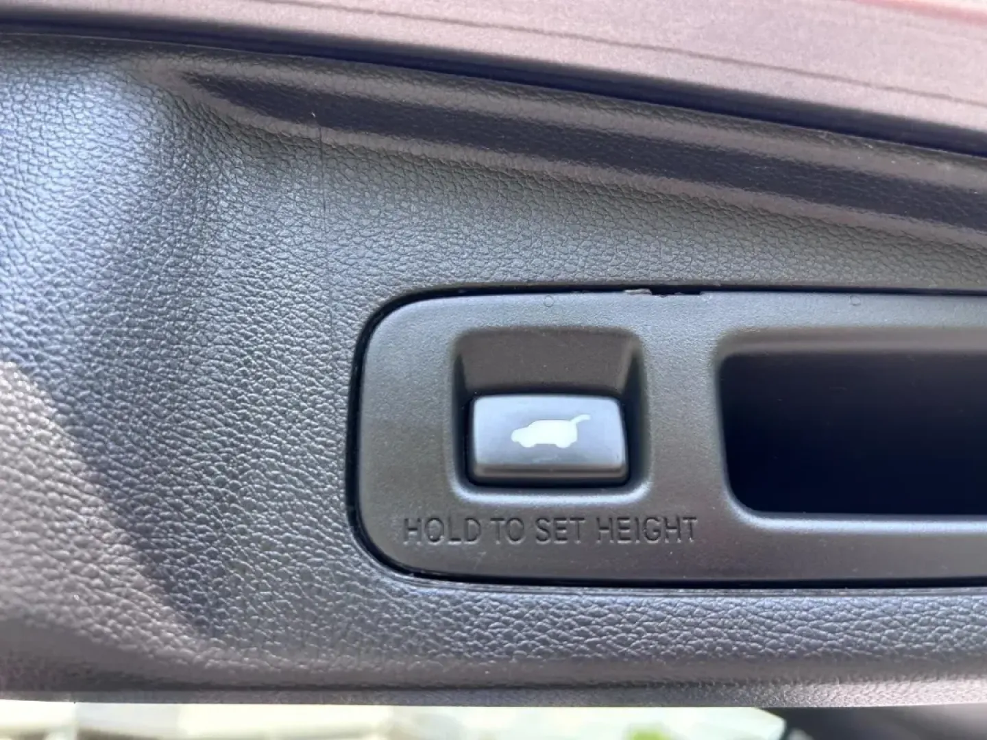 2020 /Gray Leather Honda CR-V EX-L (5J6RW2H84LA) with an 1.5L I-4 16-Valve DOHC engine, Automatic transmission, located at 970 Woodlawn Dr., Farmington, MO, 63640, (573) 431-7800, 37.825642, -90.468674 - Are you in search of a reliable and stylish SUV that perfectly balances everyday practicality with weekend adventure? Look no further than this stunning 2020 Honda CR-V EX-L, available now at Pettus CDJR Farmington. Nestled in the heart of Farmington, MO, our dealership specializes in quality used v - Photo#4