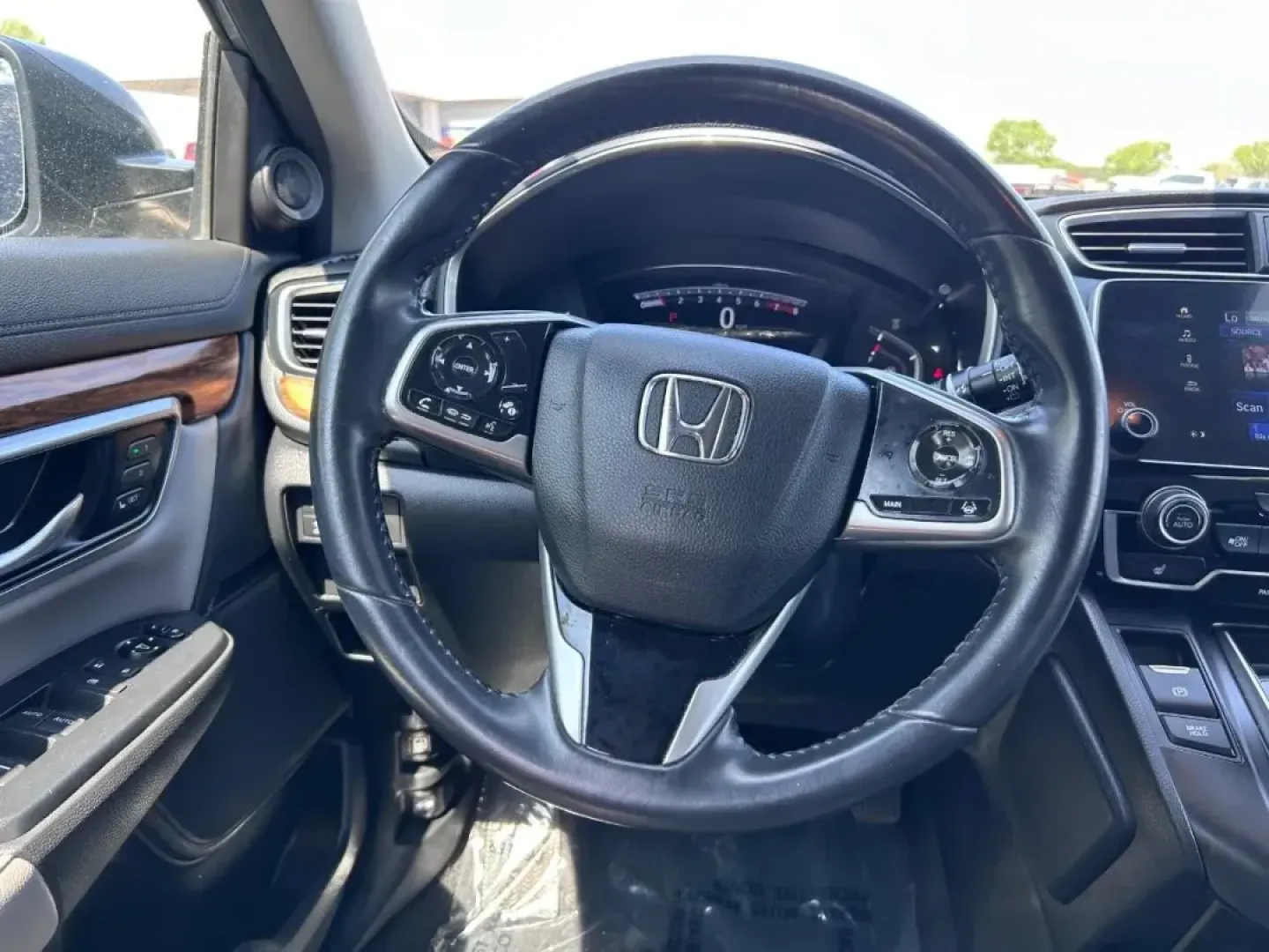 2020 /Gray Leather Honda CR-V EX-L (5J6RW2H84LA) with an 1.5L I-4 16-Valve DOHC engine, Automatic transmission, located at 970 Woodlawn Dr., Farmington, MO, 63640, (573) 431-7800, 37.825642, -90.468674 - Are you in search of a reliable and stylish SUV that perfectly balances everyday practicality with weekend adventure? Look no further than this stunning 2020 Honda CR-V EX-L, available now at Pettus CDJR Farmington. Nestled in the heart of Farmington, MO, our dealership specializes in quality used v - Photo#11