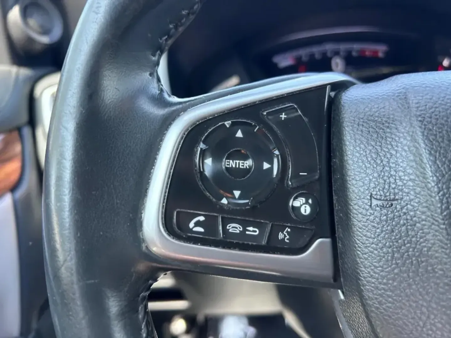 2020 /Gray Leather Honda CR-V EX-L (5J6RW2H84LA) with an 1.5L I-4 16-Valve DOHC engine, Automatic transmission, located at 970 Woodlawn Dr., Farmington, MO, 63640, (573) 431-7800, 37.825642, -90.468674 - Are you in search of a reliable and stylish SUV that perfectly balances everyday practicality with weekend adventure? Look no further than this stunning 2020 Honda CR-V EX-L, available now at Pettus CDJR Farmington. Nestled in the heart of Farmington, MO, our dealership specializes in quality used v - Photo#12