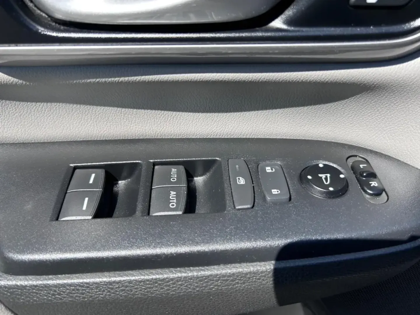 2020 /Gray Leather Honda CR-V EX-L (5J6RW2H84LA) with an 1.5L I-4 16-Valve DOHC engine, Automatic transmission, located at 970 Woodlawn Dr., Farmington, MO, 63640, (573) 431-7800, 37.825642, -90.468674 - Are you in search of a reliable and stylish SUV that perfectly balances everyday practicality with weekend adventure? Look no further than this stunning 2020 Honda CR-V EX-L, available now at Pettus CDJR Farmington. Nestled in the heart of Farmington, MO, our dealership specializes in quality used v - Photo#18