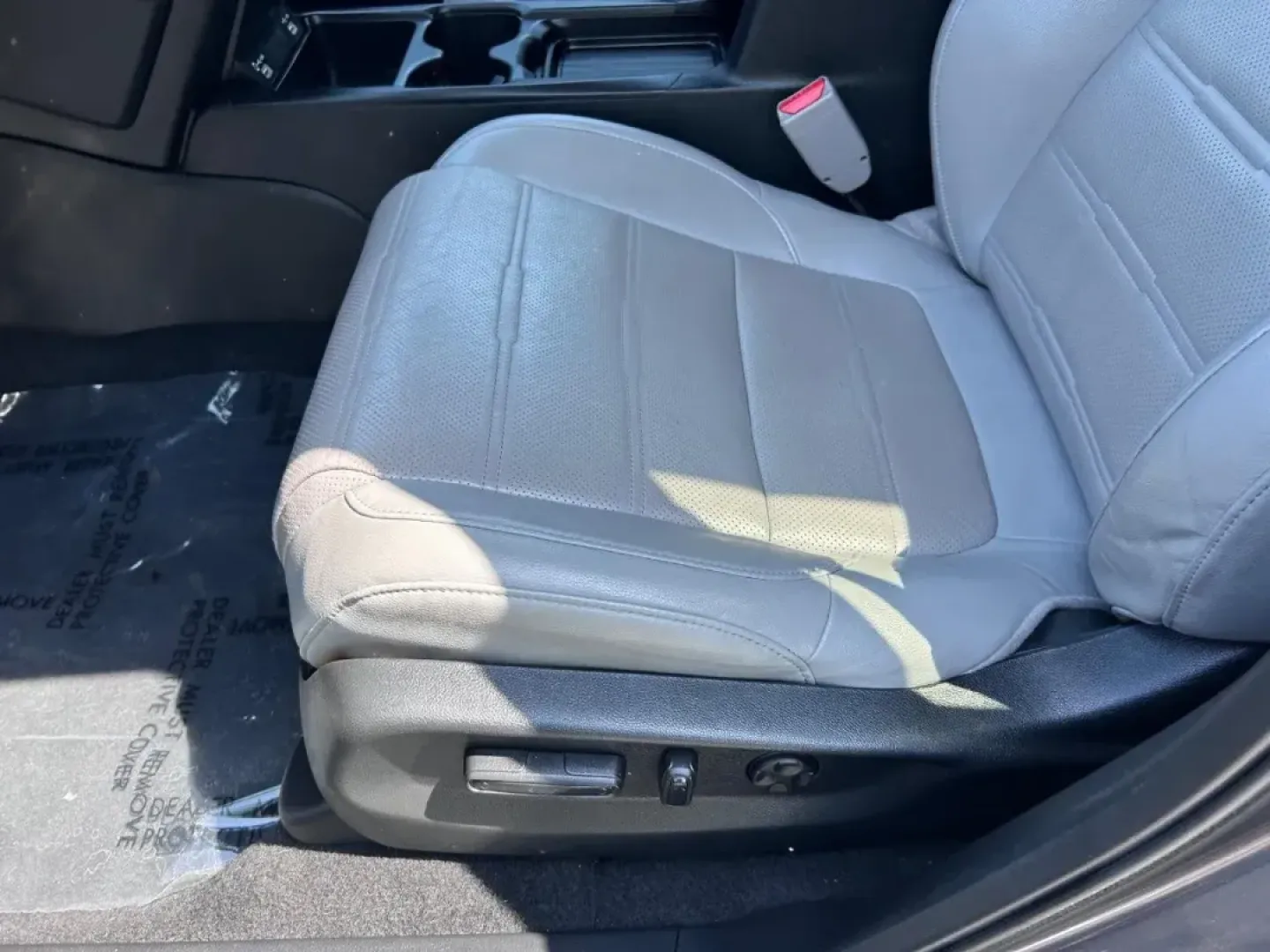 2020 /Gray Leather Honda CR-V EX-L (5J6RW2H84LA) with an 1.5L I-4 16-Valve DOHC engine, Automatic transmission, located at 970 Woodlawn Dr., Farmington, MO, 63640, (573) 431-7800, 37.825642, -90.468674 - Are you in search of a reliable and stylish SUV that perfectly balances everyday practicality with weekend adventure? Look no further than this stunning 2020 Honda CR-V EX-L, available now at Pettus CDJR Farmington. Nestled in the heart of Farmington, MO, our dealership specializes in quality used v - Photo#20