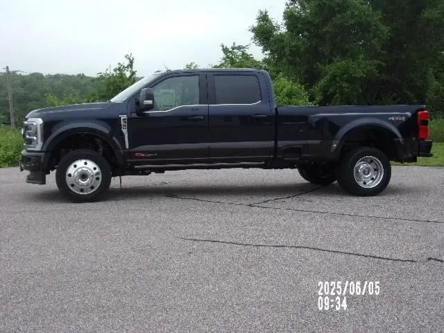 2025 /Smoked Truffle Leather Ford F-450SD King Ranch DRW (1FT8W4DM8SE) with an 6.7L Turbocharged engine, Automatic transmission, located at 12836 Highway 21, De Soto, MO, 63020, (636) 337-7777, 38.151867, -90.575615 - **For the Adventurous Spirit: 2025 Ford F-450SD King Ranch DRW**<br /> <br /> Are you ready to elevate your adventures, whether it's hauling equipment for work or hitting the open road for a weekend getaway? Look no further than this stunning 2025 Ford F-450SD King Ranch DRW, available now at Pettus - Photo#3