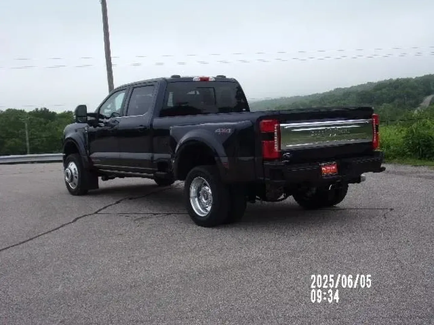 2025 /Smoked Truffle Leather Ford F-450SD King Ranch DRW (1FT8W4DM8SE) with an 6.7L Turbocharged engine, Automatic transmission, located at 12836 Highway 21, De Soto, MO, 63020, (636) 337-7777, 38.151867, -90.575615 - **For the Adventurous Spirit: 2025 Ford F-450SD King Ranch DRW**<br /> <br /> Are you ready to elevate your adventures, whether it's hauling equipment for work or hitting the open road for a weekend getaway? Look no further than this stunning 2025 Ford F-450SD King Ranch DRW, available now at Pettus - Photo#4