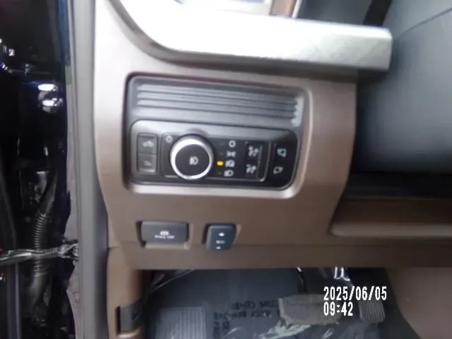 2025 /Smoked Truffle Leather Ford F-450SD King Ranch DRW (1FT8W4DM8SE) with an 6.7L Turbocharged engine, Automatic transmission, located at 12836 Highway 21, De Soto, MO, 63020, (636) 337-7777, 38.151867, -90.575615 - **For the Adventurous Spirit: 2025 Ford F-450SD King Ranch DRW**<br /> <br /> Are you ready to elevate your adventures, whether it's hauling equipment for work or hitting the open road for a weekend getaway? Look no further than this stunning 2025 Ford F-450SD King Ranch DRW, available now at Pettus - Photo#21