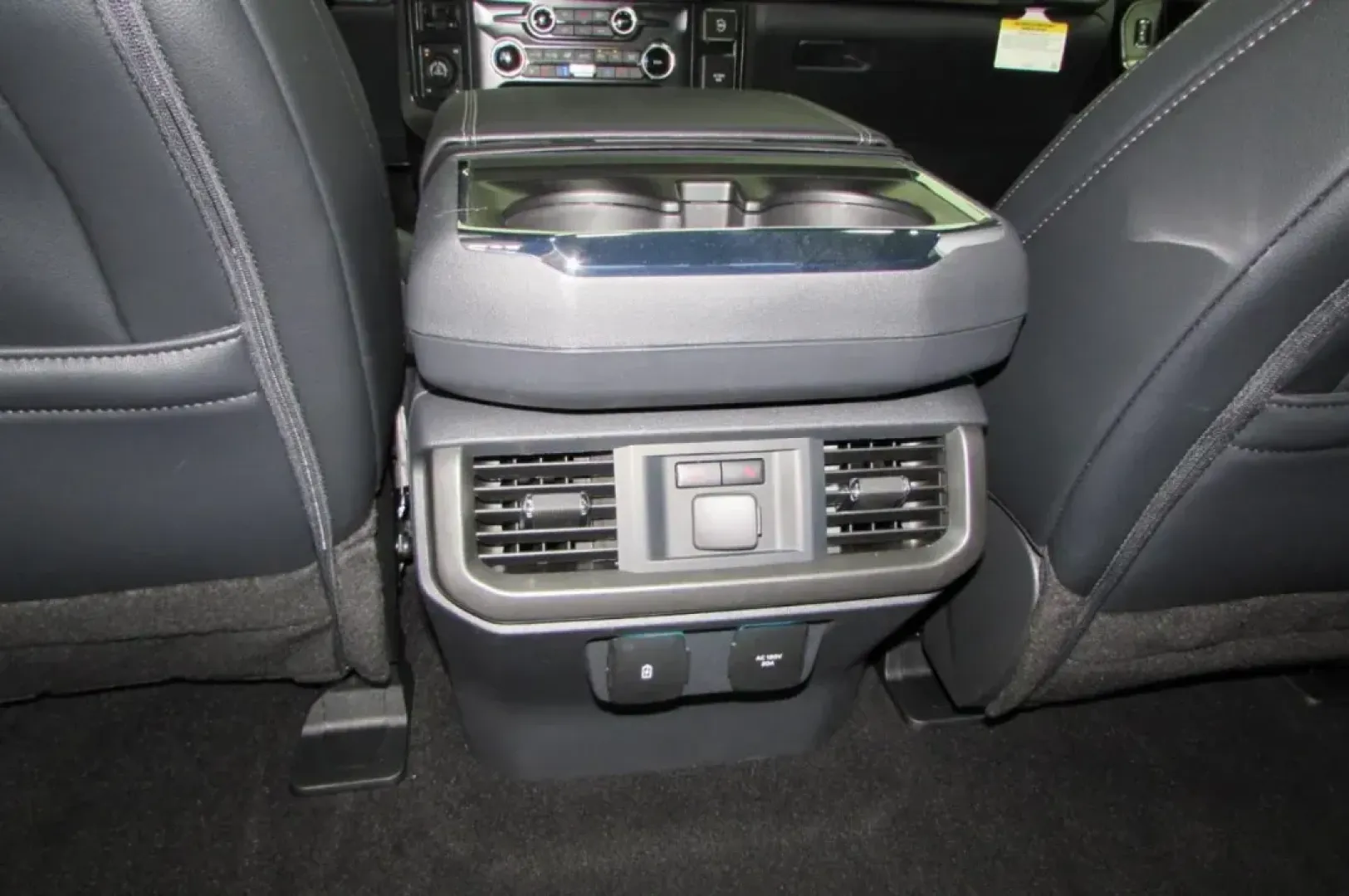 2025 /Black/Medium Dark Slate Leathe Ford F-150 LARIAT (1FTFW5LD6SF) with an 3.5L V6 Turbocharged engine, located at 12836 Highway 21, De Soto, MO, 63020, (636) 337-7777, 38.151867, -90.575615 - **Adventure Awaits with This 2025 Ford F-150 LARIAT at Pettus Ford De Soto!**<br /> <br /> Are you ready to elevate your driving experience? Whether you're hauling gear for a weekend camping trip, commuting to work, or just need a reliable vehicle for daily errands, the 2025 Ford F-150 LARIAT is the - Photo#30