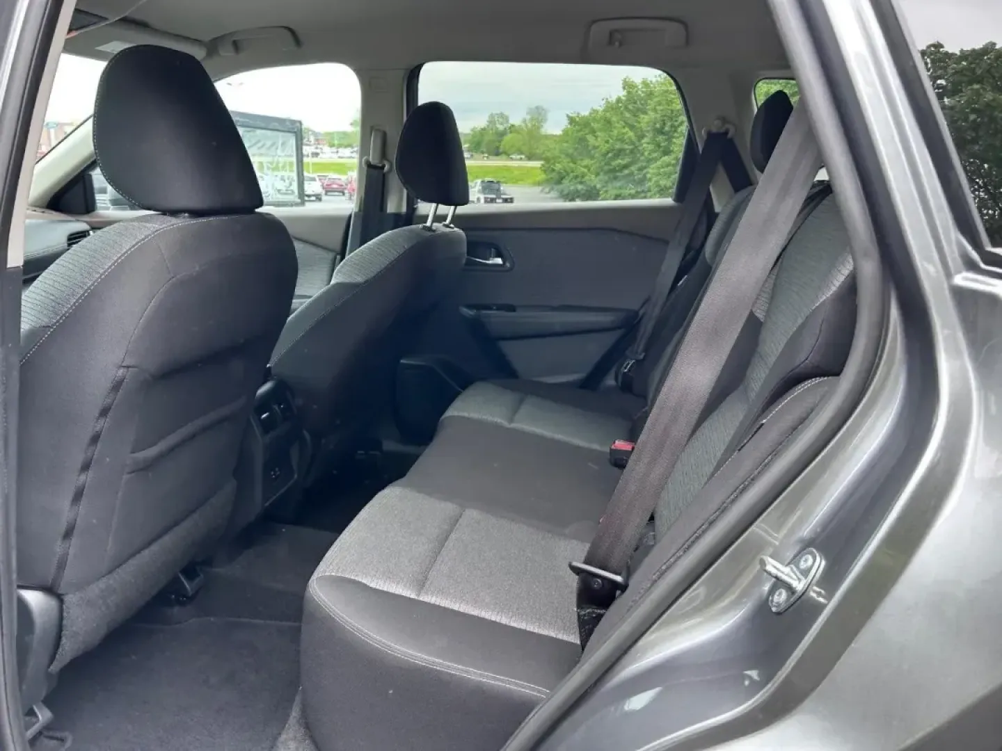 2021 /Charcoal Cloth Nissan Rogue SV (5N1AT3BB6MC) with an 2.5L DOHC 16-Valve I4 engine, Automatic transmission, located at 970 Woodlawn Dr., Farmington, MO, 63640, (573) 431-7800, 37.825642, -90.468674 - **Adventure Awaits with the 2021 Nissan Rogue SV Your Perfect Family SUV!**<br /> <br /> Are you searching for a reliable and versatile SUV that fits seamlessly into the rhythm of your busy family life? Look no further than this stunning 2021 Nissan Rogue SV, available now at Pettus CDJR Farmington - Photo#7