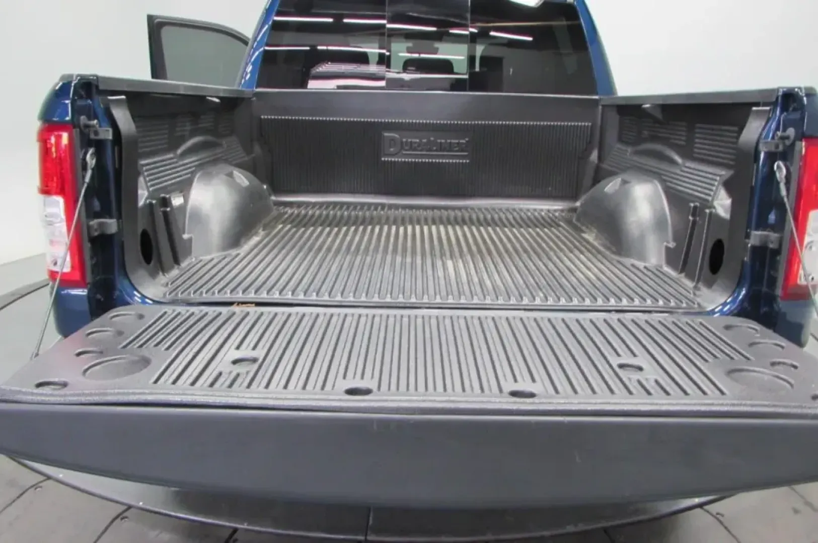 2021 /Diesel Gray/Black Cloth Ram 1500 Big Horn/Lone Star (1C6SRFFT5MN) with an Other engine, located at 12830 Highway 21, De Soto, MO, 63020, (636) 337-7777, 38.153099, -90.573624 - Looking for a versatile truck that fits your lifestyle? Whether you're navigating busy city streets, hitting the open highway for weekend adventures, or tackling tough jobs, the 2021 Ram 1500 Big Horn/Lone Star is designed to meet your needs. With its robust build, spacious interior, and cutting-edg - Photo#11