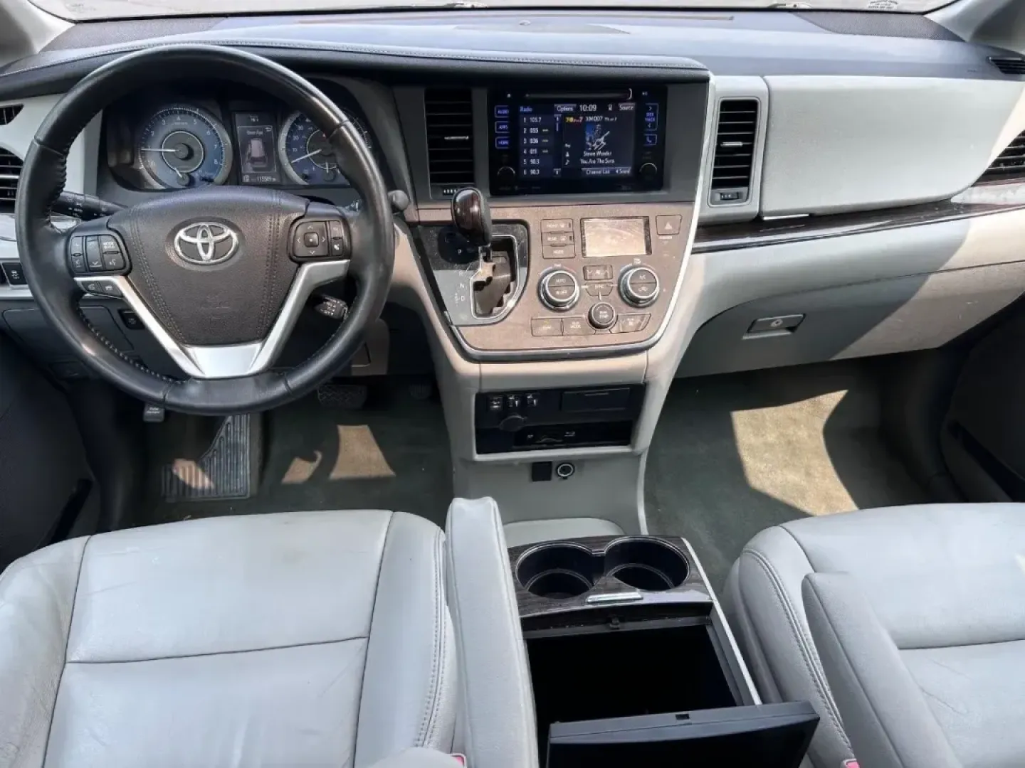 2016 /Ash Leather Toyota Sienna XLE Premium 7 Passenger (5TDDK3DC4GS) with an 3.5L DOHC V6 SMPI engine, Automatic transmission, located at 970 Woodlawn Dr., Farmington, MO, 63640, (573) 431-7800, 37.825642, -90.468674 - USED 2016 Toyota Sienna XLE Premium 7 Passenger from Pettus CDJR Farmington, Farmington MO. - Photo#14