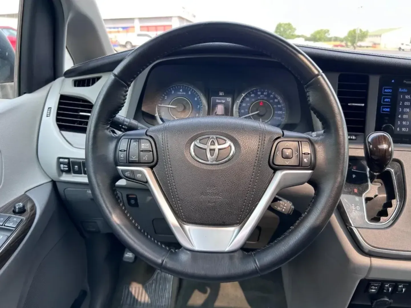 2016 /Ash Leather Toyota Sienna XLE Premium 7 Passenger (5TDDK3DC4GS) with an 3.5L DOHC V6 SMPI engine, Automatic transmission, located at 970 Woodlawn Dr., Farmington, MO, 63640, (573) 431-7800, 37.825642, -90.468674 - USED 2016 Toyota Sienna XLE Premium 7 Passenger from Pettus CDJR Farmington, Farmington MO. - Photo#15