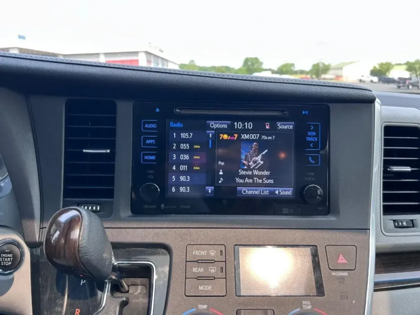 2016 /Ash Leather Toyota Sienna XLE Premium 7 Passenger (5TDDK3DC4GS) with an 3.5L DOHC V6 SMPI engine, Automatic transmission, located at 970 Woodlawn Dr., Farmington, MO, 63640, (573) 431-7800, 37.825642, -90.468674 - USED 2016 Toyota Sienna XLE Premium 7 Passenger from Pettus CDJR Farmington, Farmington MO. - Photo#18